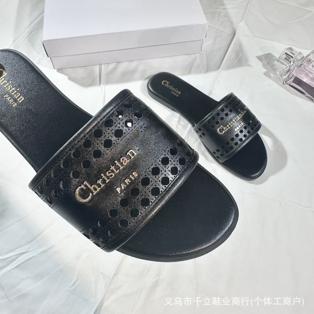 2025D Flat Hollow-Out Slide Sandals with Metal Letter Buckle for Women, Versatile Beach Sandals, Casual Non-Slip