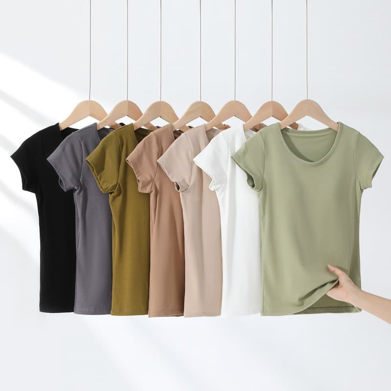 Short sleeves with chest pads, summer breathable sports short-sleeved T-shirts, slim-fitting round neck cups, one-piece slim-fitting solid color short sleeves