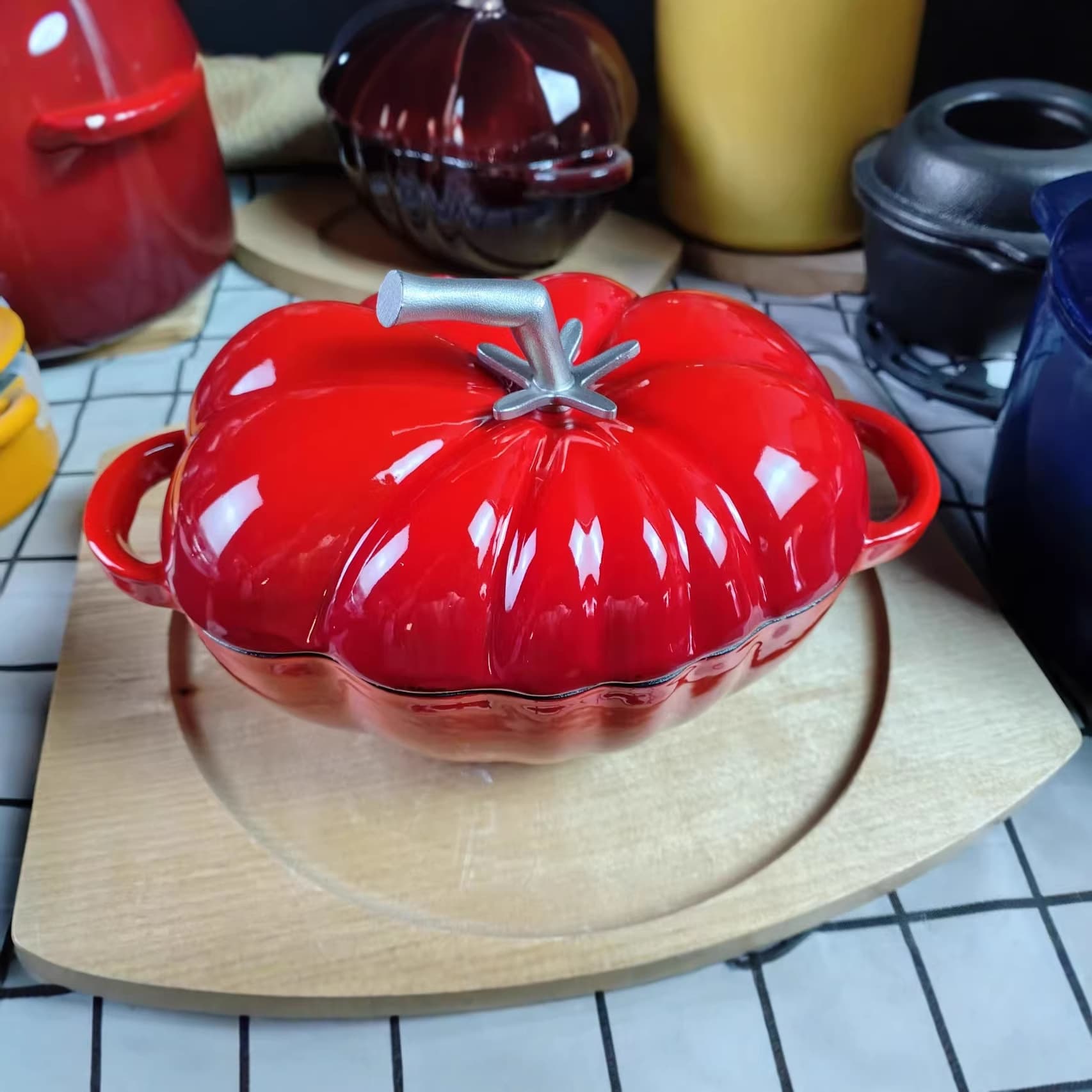 Live Cast Iron Enamel Dutch Oven Soup Pot Tomato-Shaped Pot Gift Hotel Cast Iron Pot for Induction Cooker