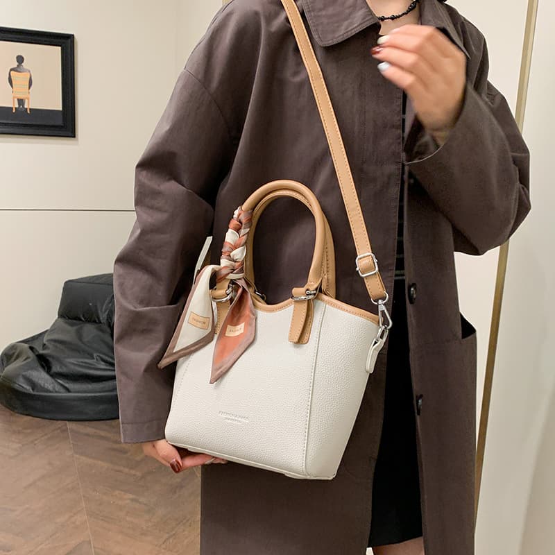 Fashionable Handheld Barrel Bag Korean Style Shoulder Bag for Women New Trendy Minimalist Versatile Casual Commuter Crossbody Bag