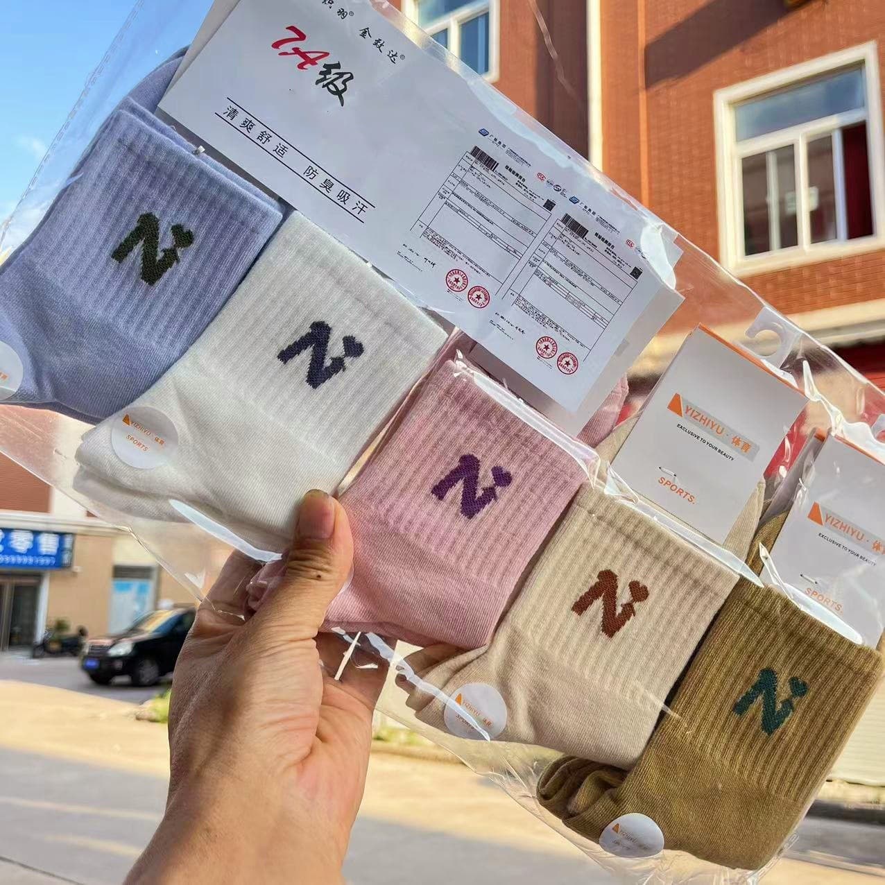 New high-volume, fresh and stylish women's combed cotton mid-high waist socks for autumn and winter, perfect for a preppy and casual sporty look.
