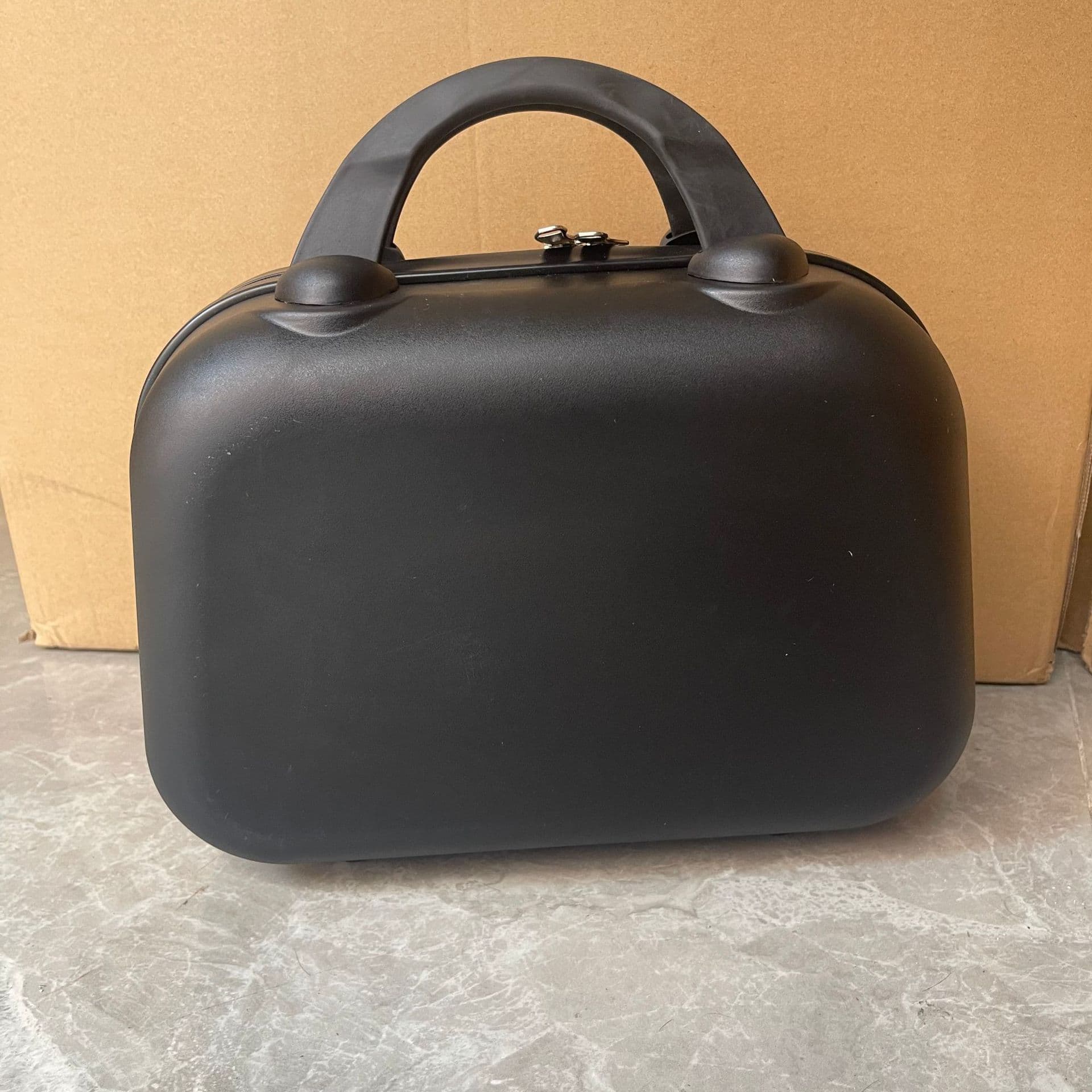 12-inch PP Festive Red Gift Cosmetic Bag Vintage Handheld Suitcase Portable Cosmetic Case Small Storage Box