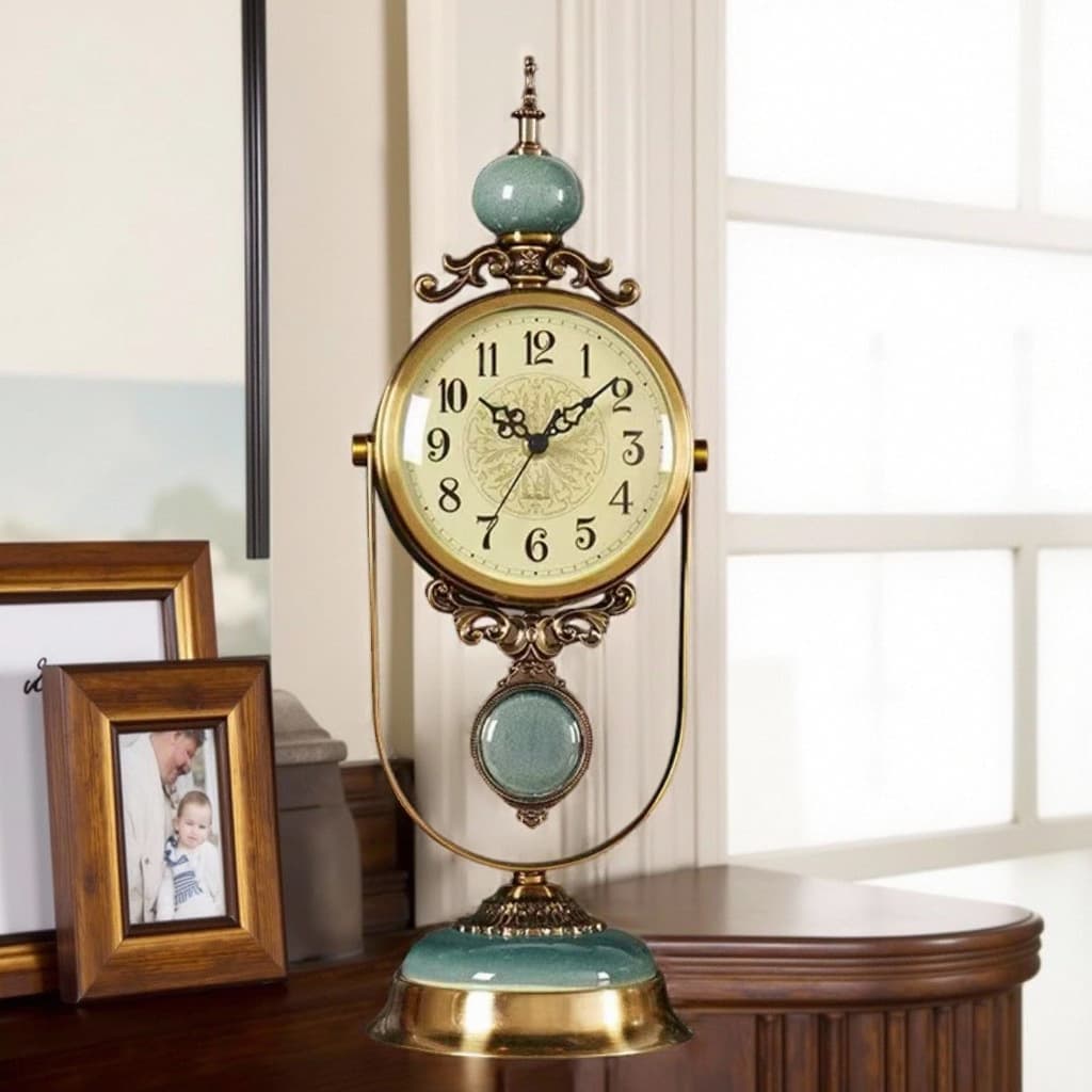 European retro style living room desktop clock ornament, light luxury, elegant and fashionable creative table clock, home metal silent table clock
