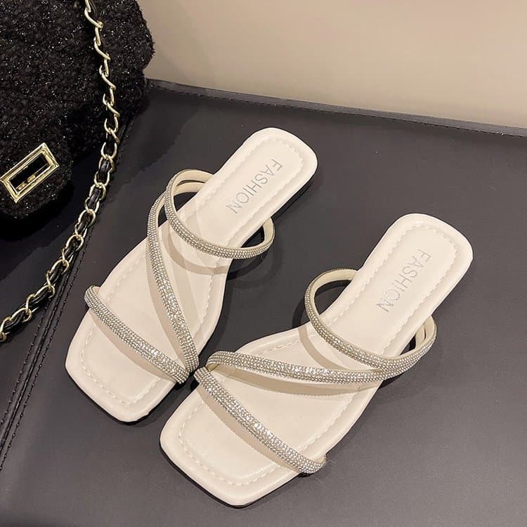 Cross-border Flat Large Size Rhinestone Sandals for Women 2025 Summer New Fashion Outdoor Wear with Dress Vacation Flip Flops