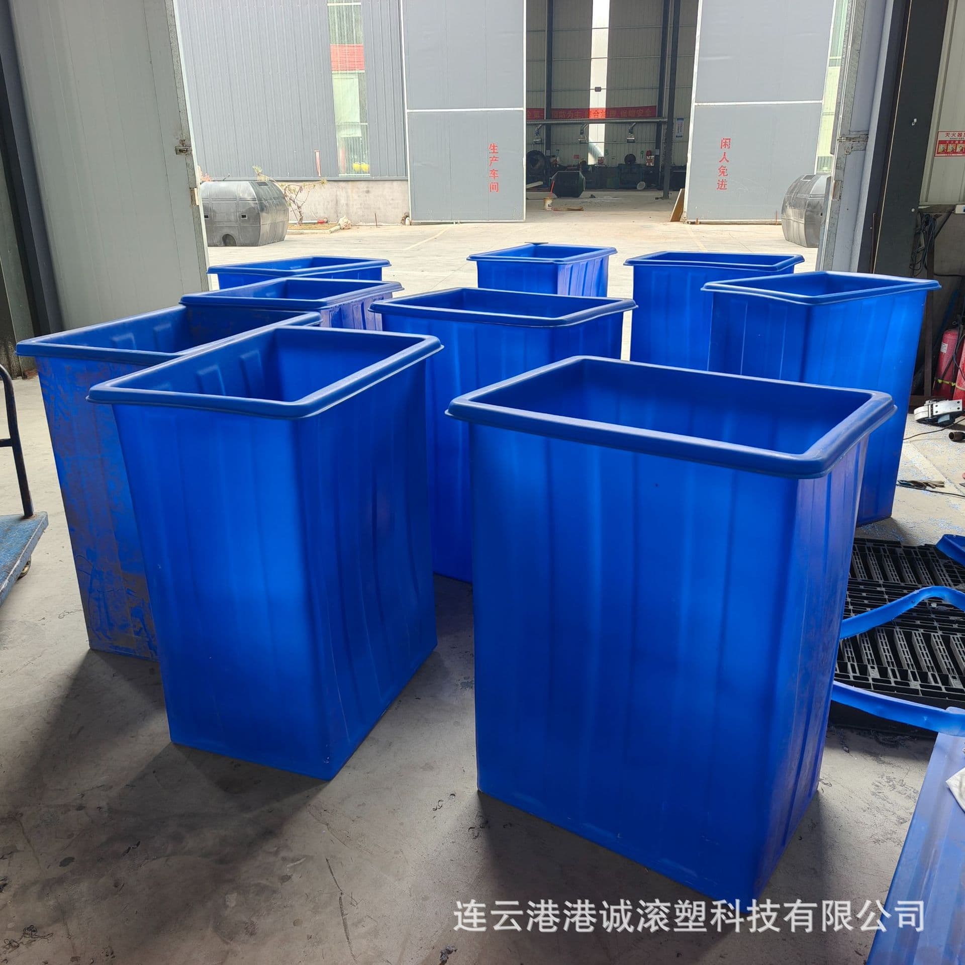 Thickened plastic water tank for transporting live shrimp, rectangular water storage barrel, aquaculture square tank, and fish farming rubber shrimp bucket.