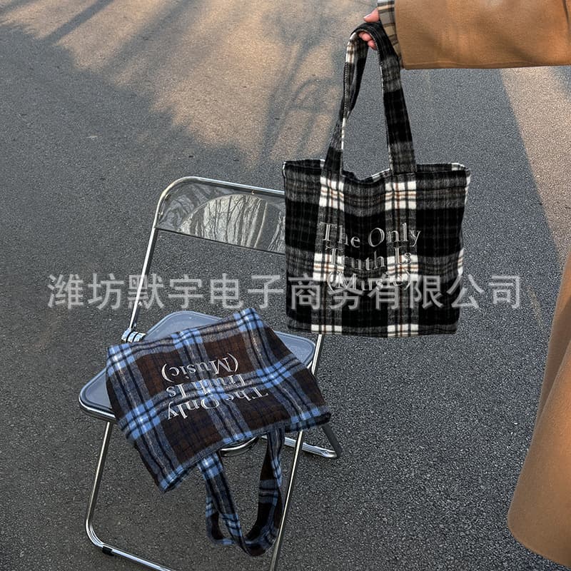 Bufan Good Product/Autumn Winter New Plaid Retro Large Capacity Wool Blend Shoulder Bag Underarm Commuter Handheld Tote Bag