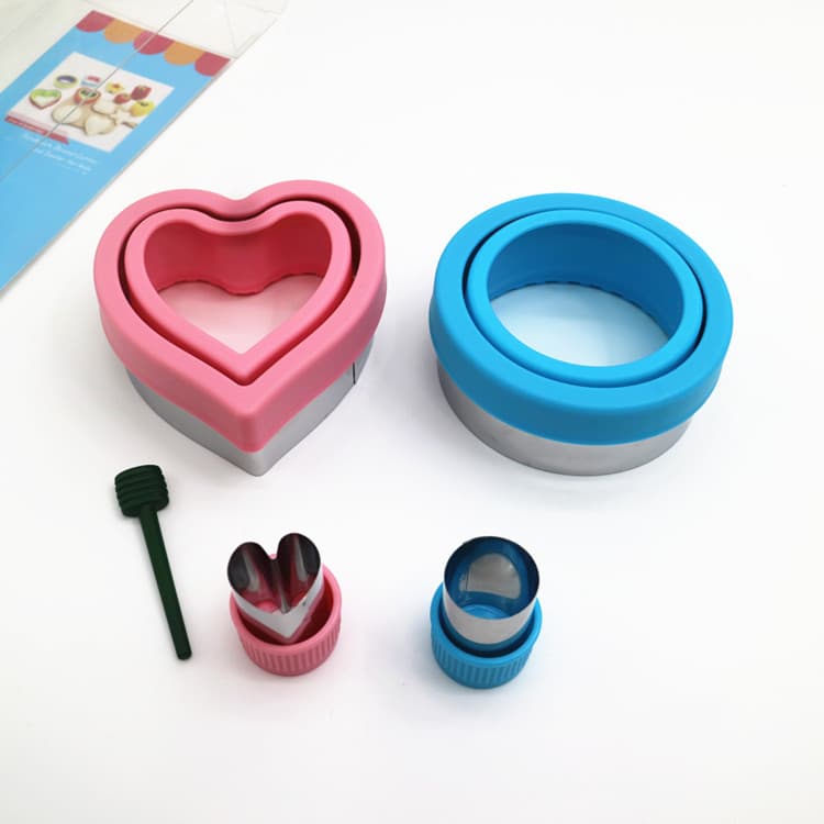 Factory Direct 4-Piece Sandwich Mold Set for Baking Toast, DIY Rice Ball Molds, and Fruit Cutters