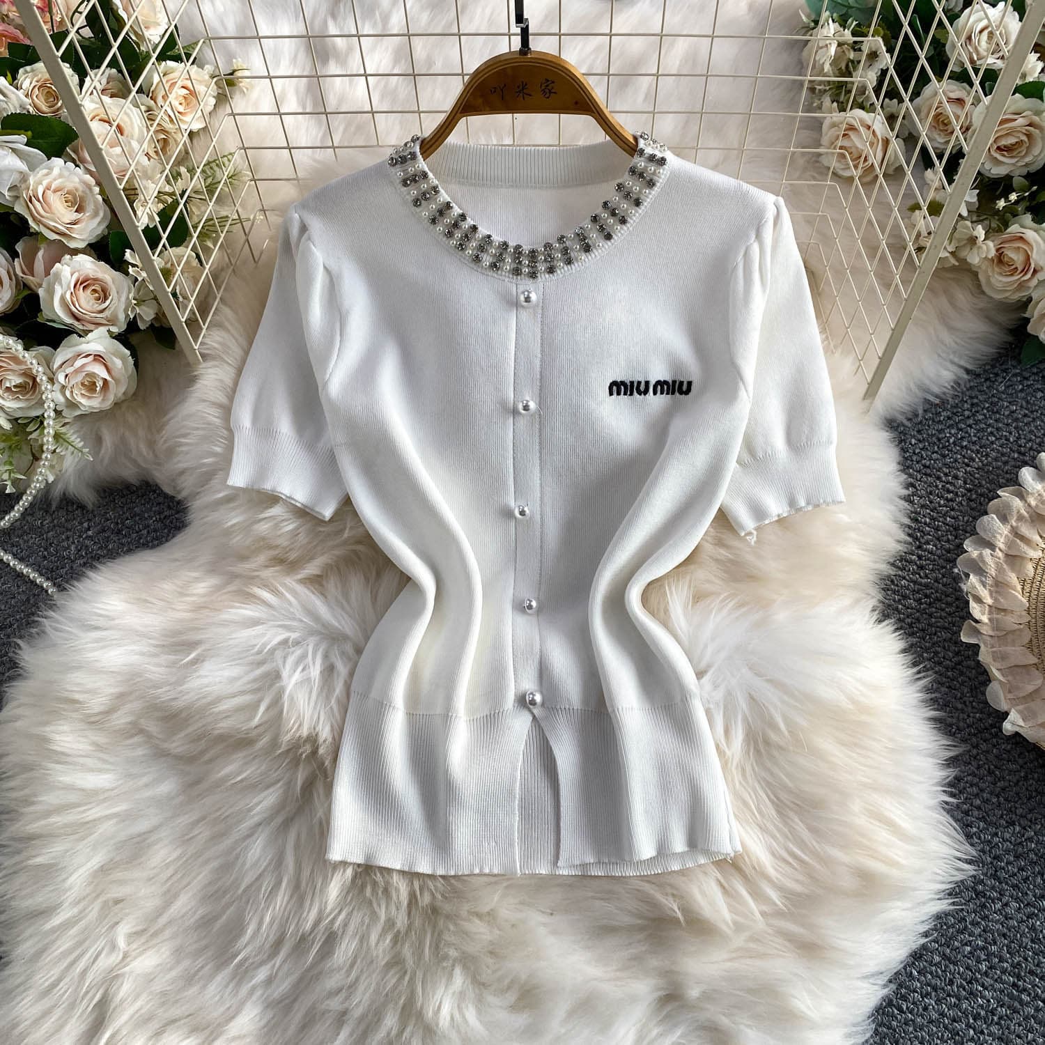 Women's Summer Fashion Knitted Round Neck T-Shirt with Beaded Diamond Detail, Light Luxury Gold Style, Heavy Industry Design, Loose Fit, Slimming, and Versatile