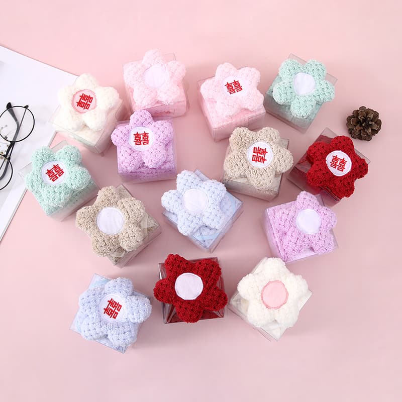 Coral fleece floral cartoon hanging thickened absorbent hand towel, suitable as a gift for a wedding or business opening, kitchen towel.