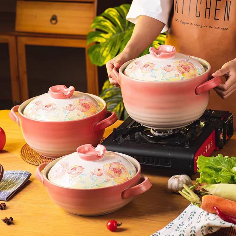 Hand-painted ceramic sand pot for home use, high-temperature and dry-cooking resistant, clay pot rice and sizzling pot, gas stove stew pot, earthenware shallow frying pan.