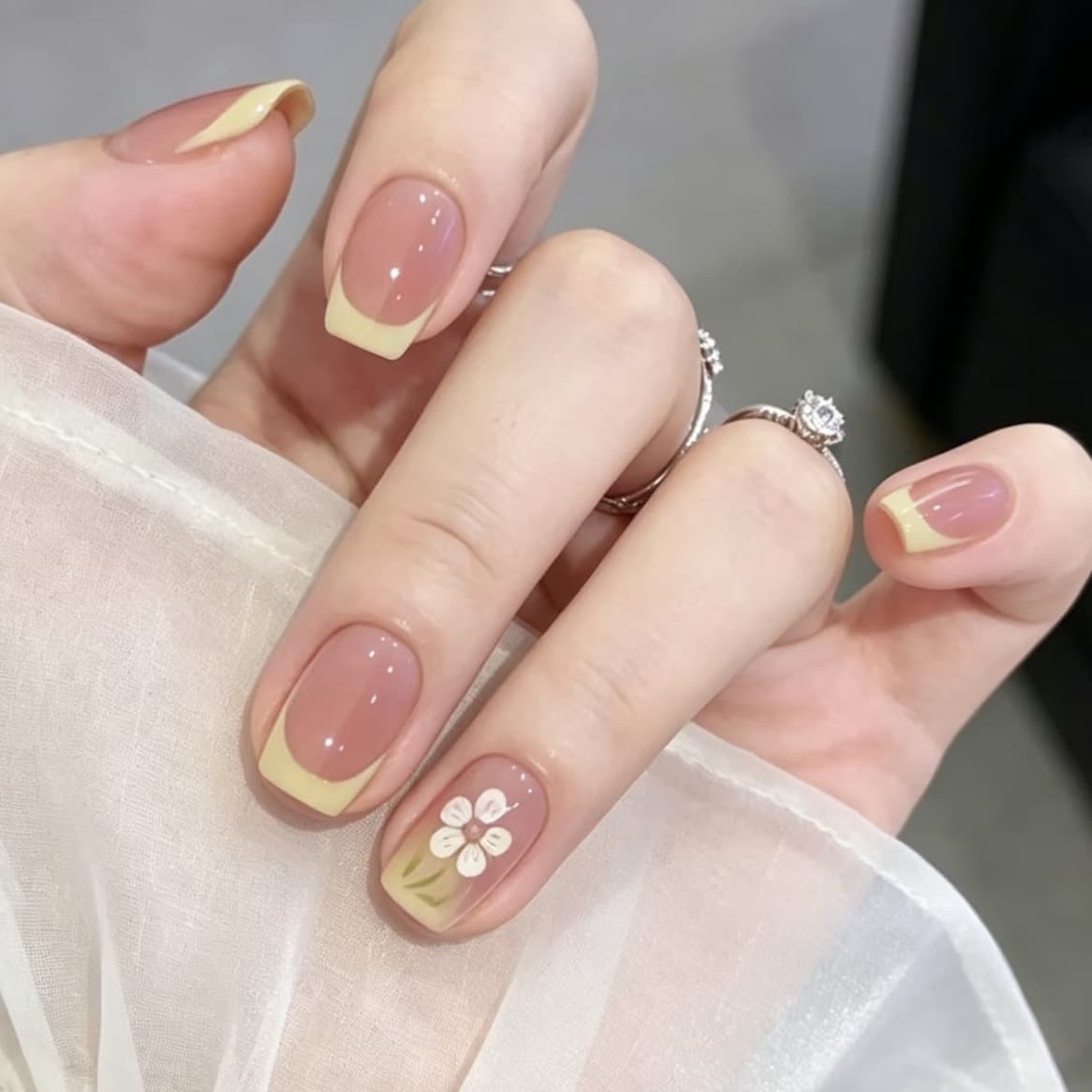Caitu - [Spring Breeze Ten Miles] Fresh Yellow Floral Water Drop Nail Art Finished Product Detachable Wearable Handmade Nails