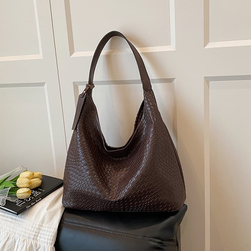 Casual Design Fashionable Large Capacity Shoulder Bag 2025 Trendy Woven Commuter Retro Tote Underarm Bag
