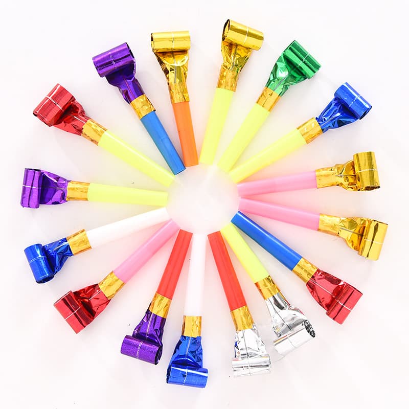 Small trumpet whistles, cheerleading props for birthday parties/gatherings, long noses, and bar wholesale.