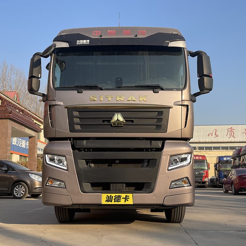 Heavy-duty Sinotruk SITRAK tractor head for sale, 8x4 cargo transport head, 375 horsepower heavy truck