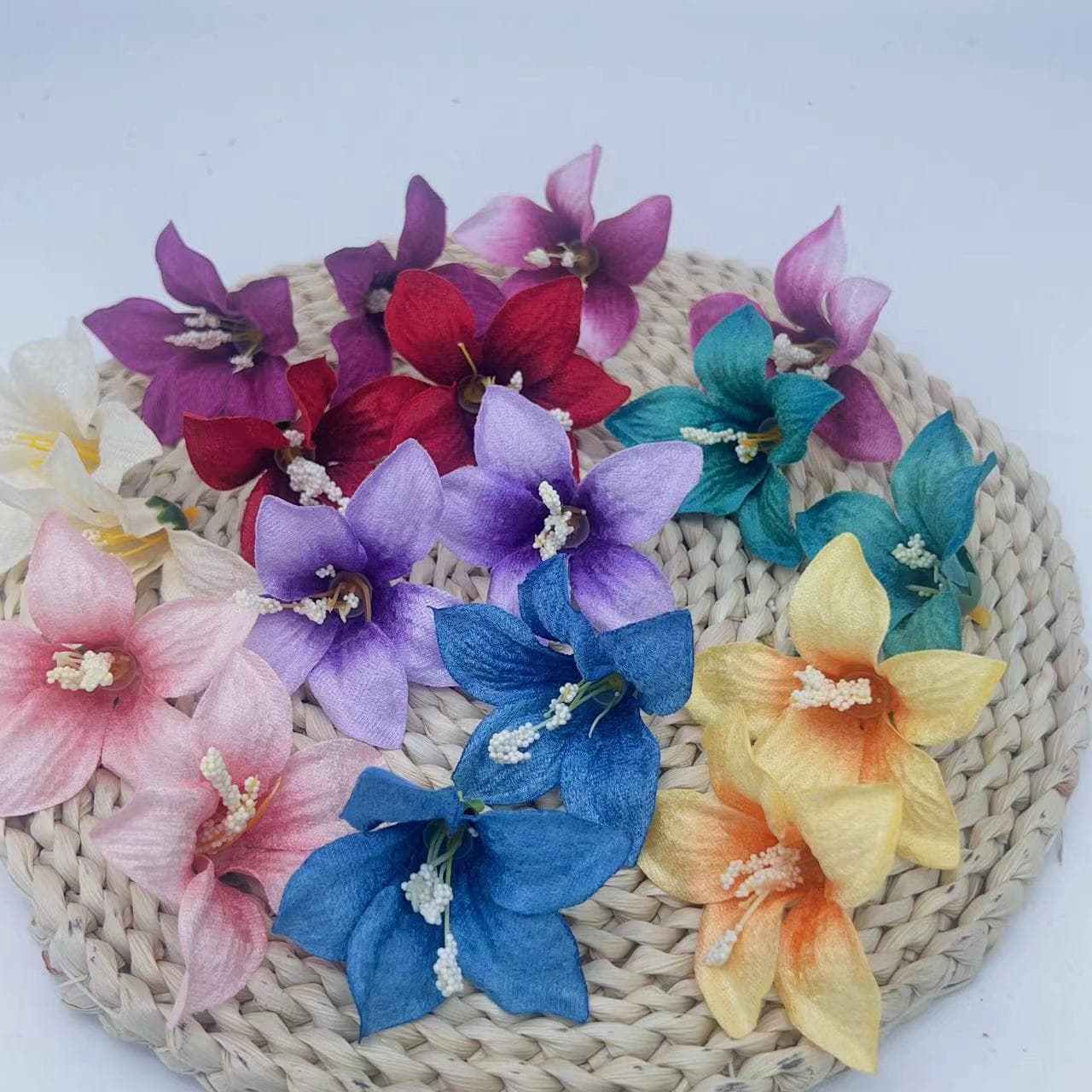 Wholesale Small Lily Fabric Flowers, Artificial Flowers for DIY Hair Accessories, Clothing Decoration, Home Decoration, Wedding Scenery, Simulated Silk Flowers