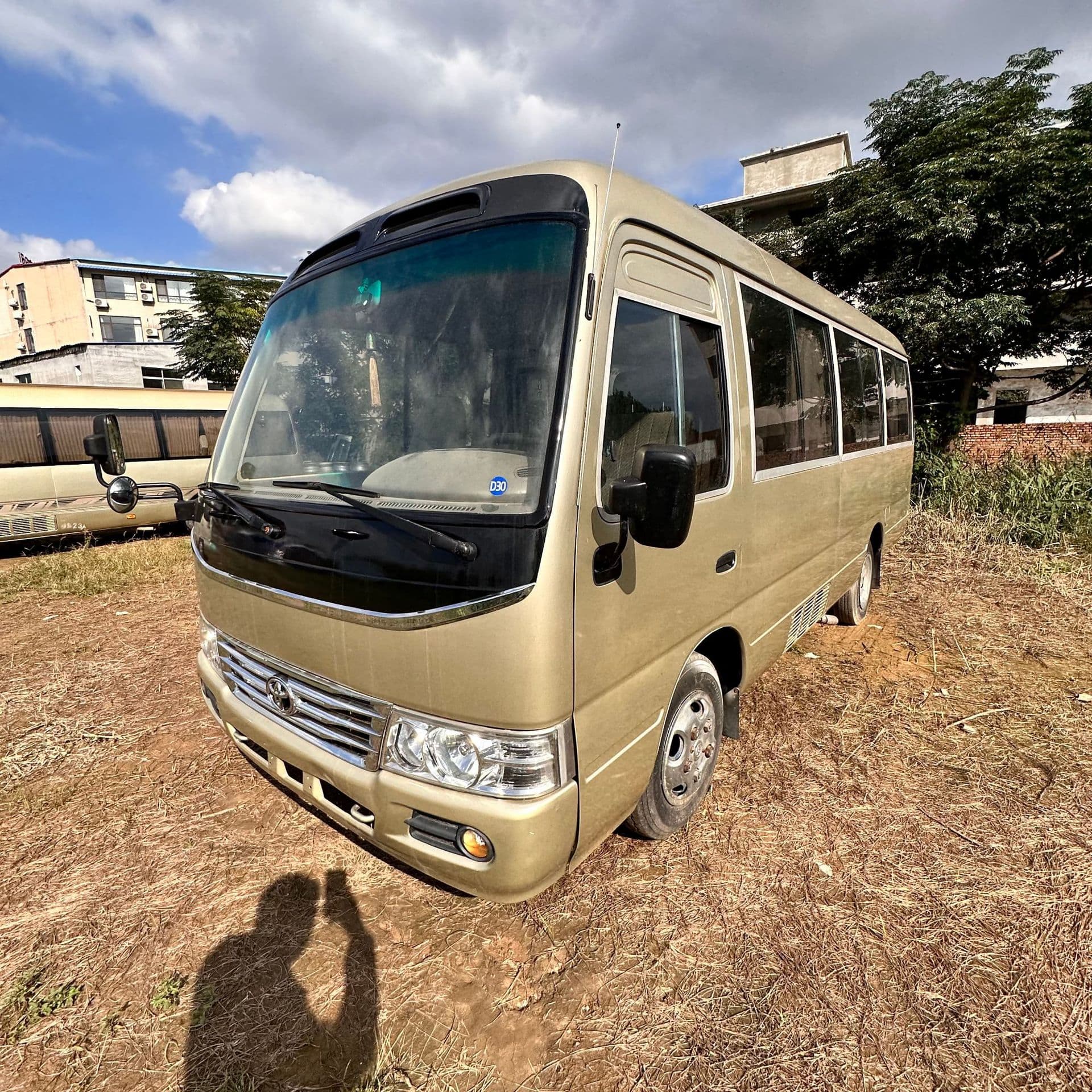 Export used Coaster 14-23 seater minibus medium-sized bus for family use or company reception bus