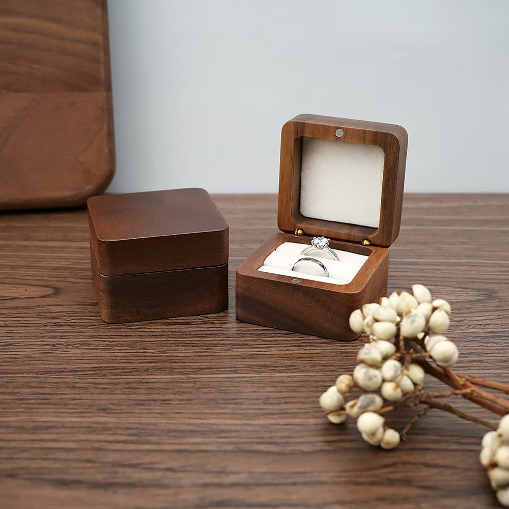 Retro Style Solid Wood Engraved Logo Ring Box Mini Portable Jewelry Storage Box For Earrings Rings