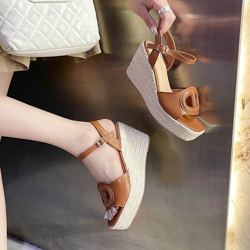 2026 Summer Haute Couture New One-Strap Buckle Pig Nose Sandals for Women, Versatile Fashion High Heels