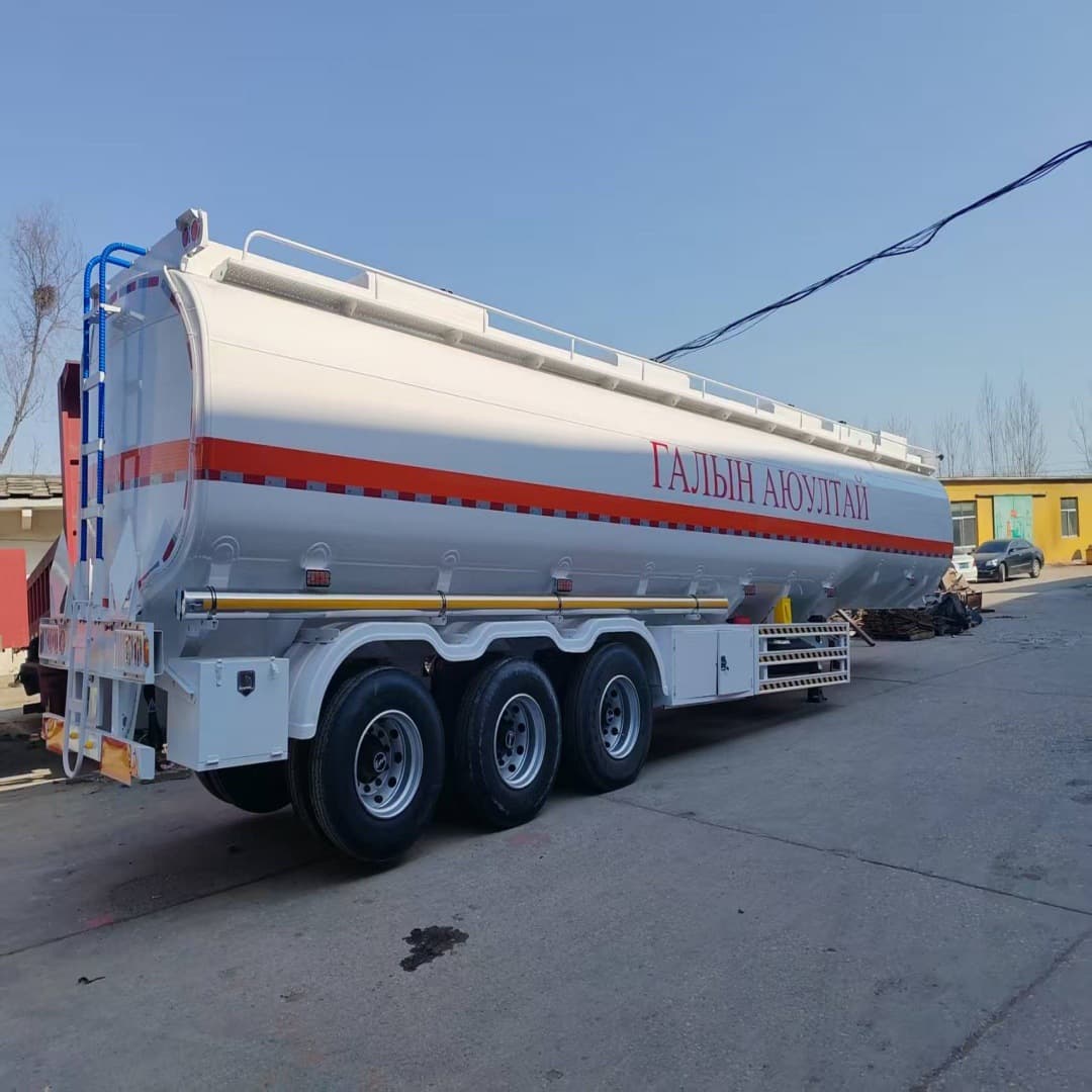 Factory available vehicle supply liquid transport tanker diesel gasoline transport tank lowbed dump truck ready stock