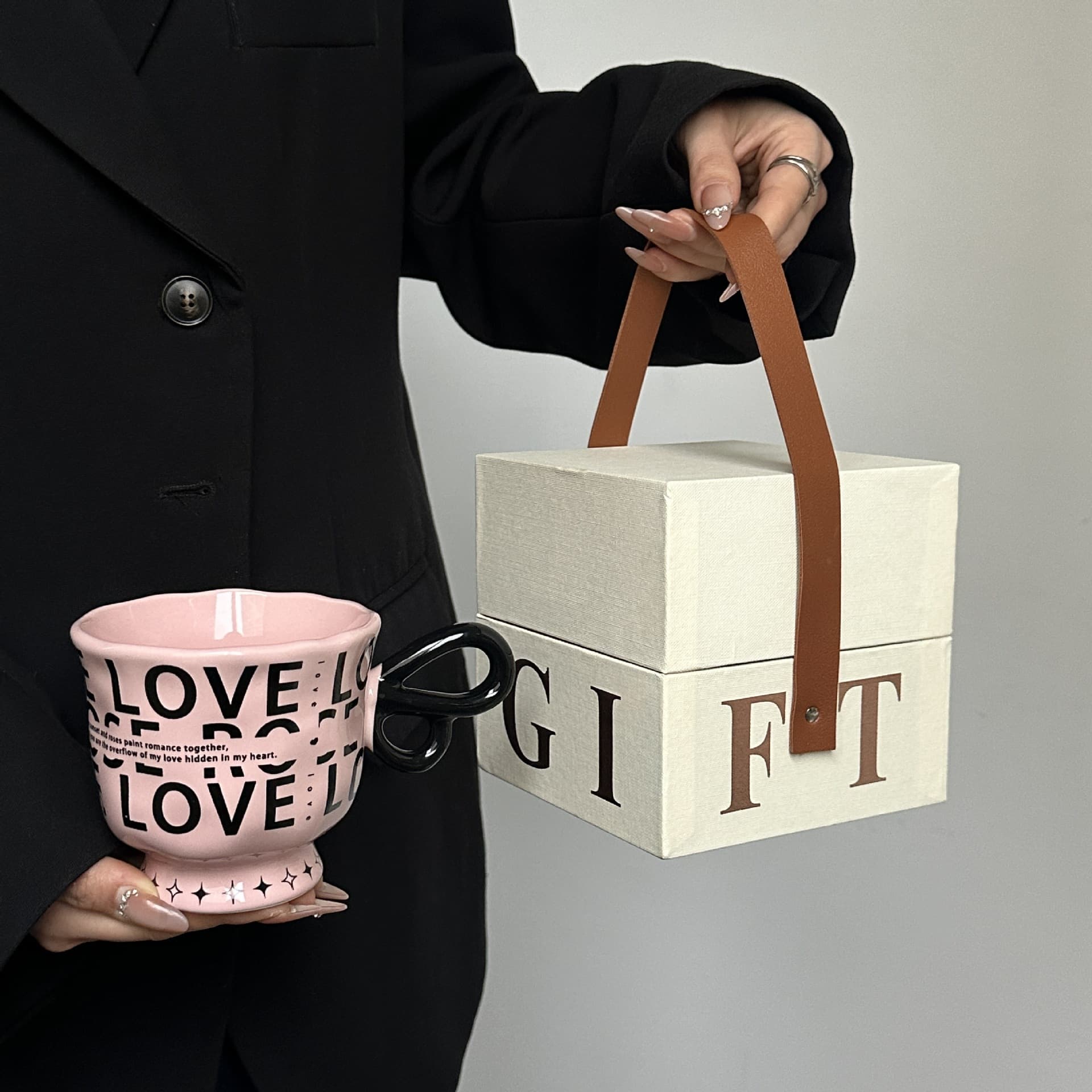 Give girls a birthday gift mug, a high-end niche creative coffee cup, give a best friend a bridesmaid accompaniment gift