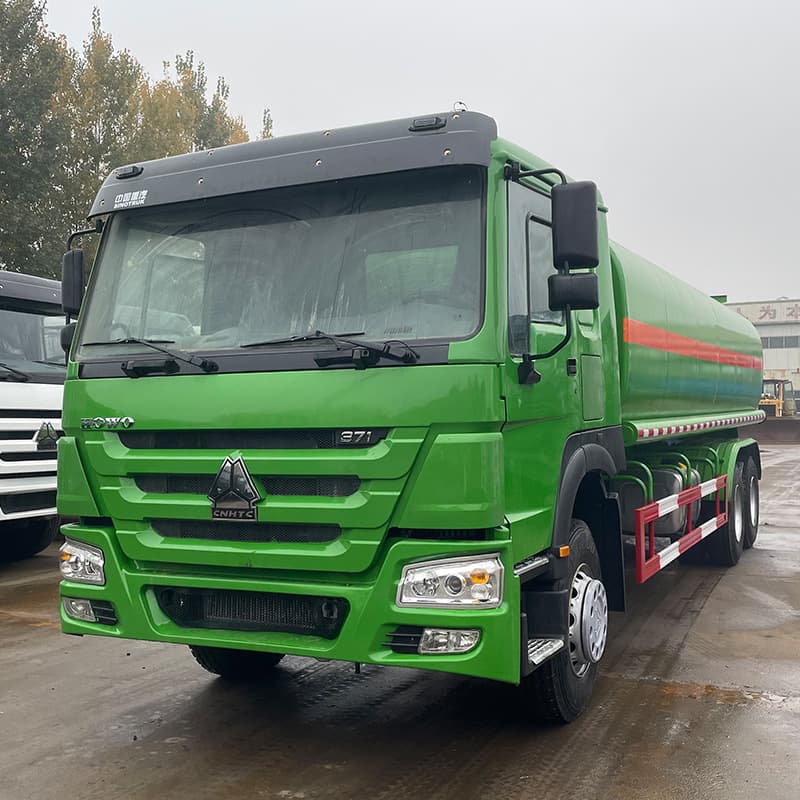 Sold to Africa HOWO Oil Tanker, Second-hand 10-wheel Diesel Gasoline Mobile Refueling Truck, Customizable Color