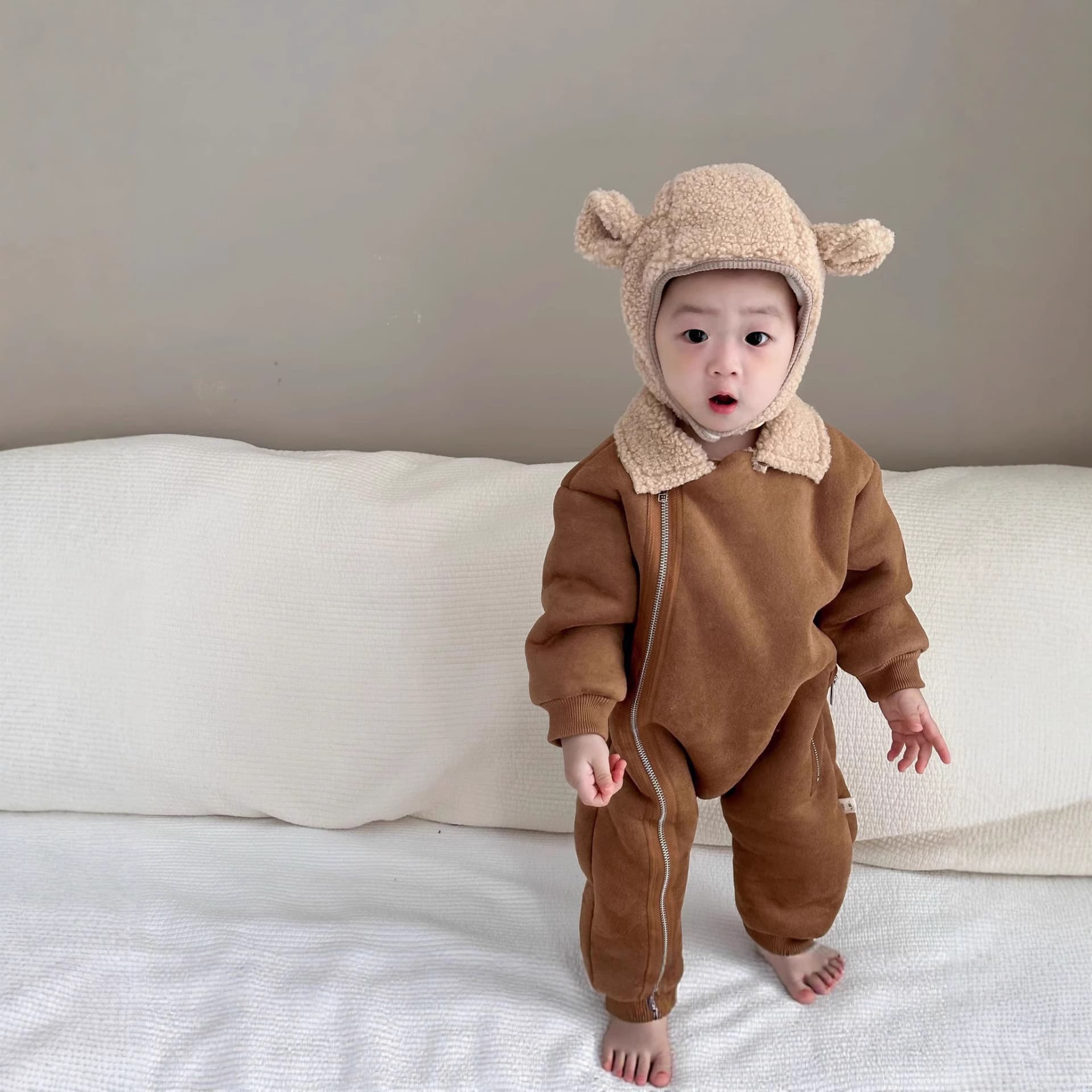Baby autumn and winter clothing, plush crawling clothing, baby going out clothing, Korean style children's clothing, boys' thickened one-piece fur suit
