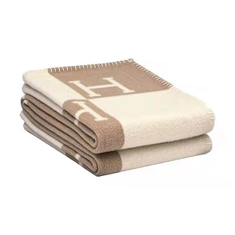 Cross-Border Amazon Fleece Blanket, Single Blanket, Air Conditioning Blanket, Sofa Cover, Nap Blanket, H-Letter Aviation Flight Blanket