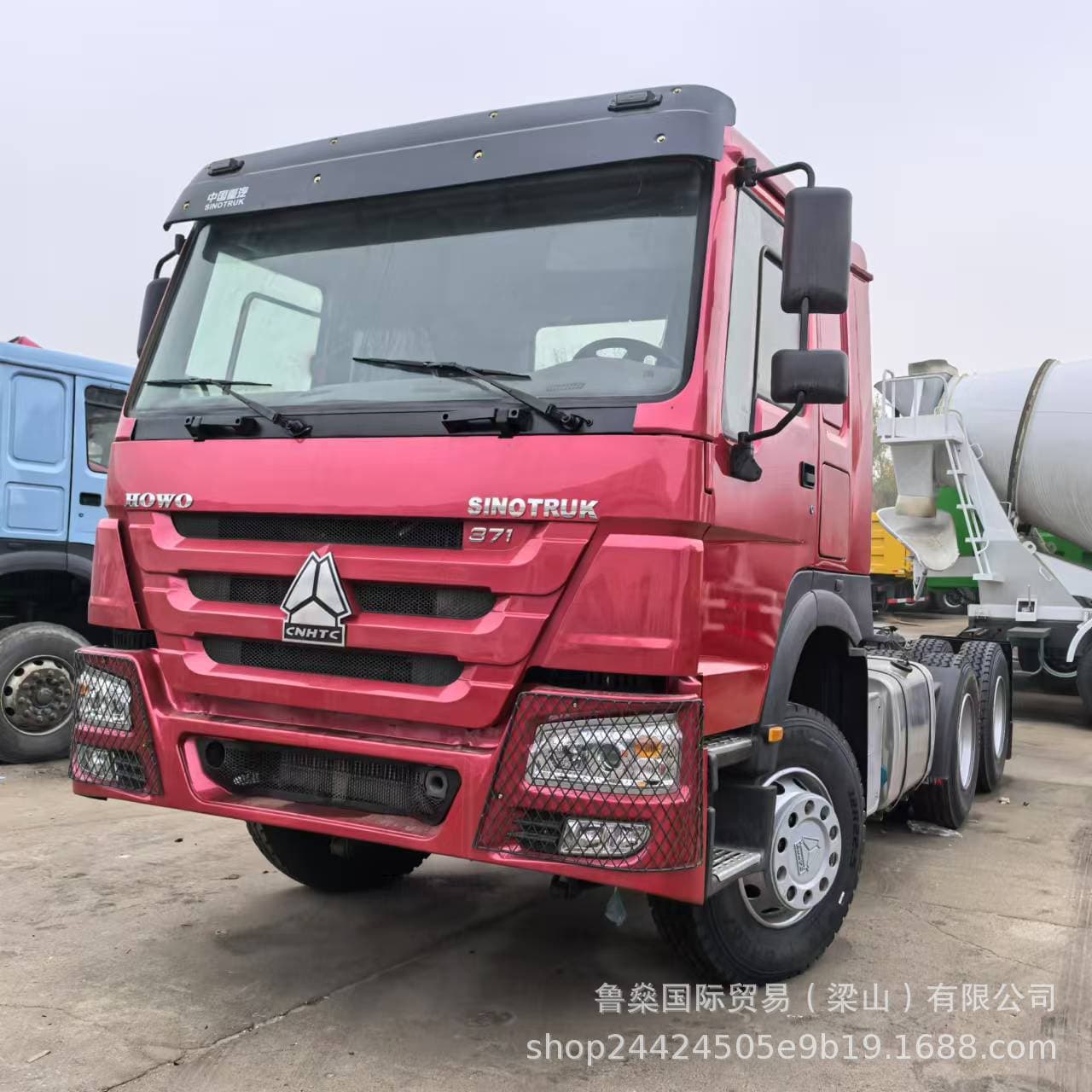 Used Howo tractor units destined for Africa; 10-wheel heavy-duty trucks; 380 horsepower cargo transport tractor units.