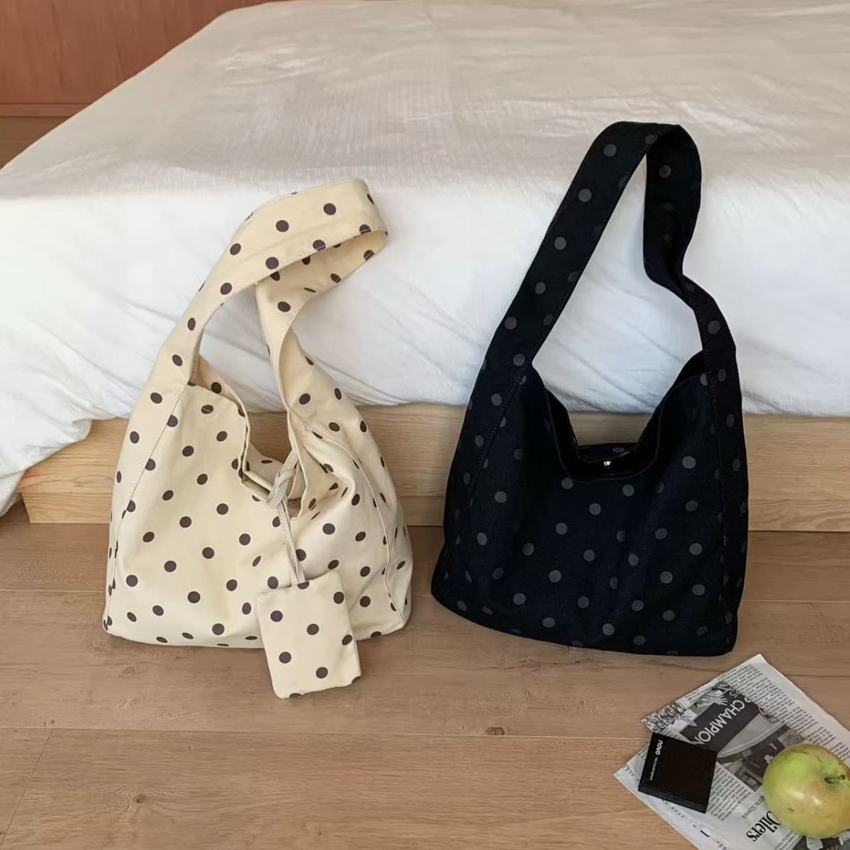 New Niche Design Minimalist Style Fashionable Large-Capacity Black and White Polka Dot Canvas Bag Arc-Shaped Shoulder Tote Bag for Women