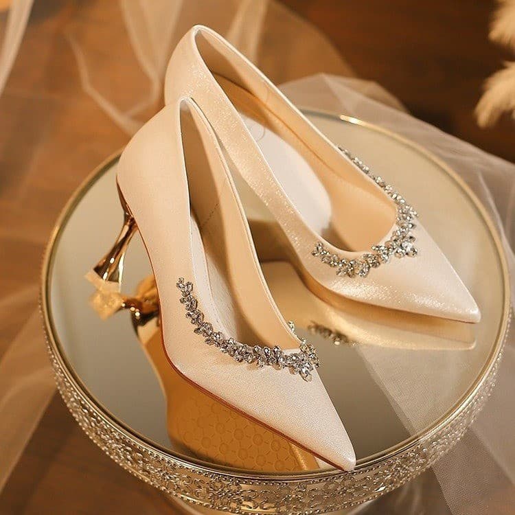 2026 New Satin Wedding Main Dress Bride Shoes Wine Glass Heel Stunning White High Heels Comfortable for Engagement Bridesmaid