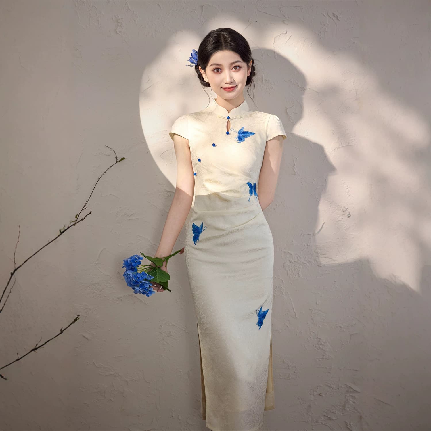 White Qipao, High-End Elegant Engagement Dress, New Chinese Style, Stunning Bride Gown, Young Style, Long Design, Suitable for Daily Wear