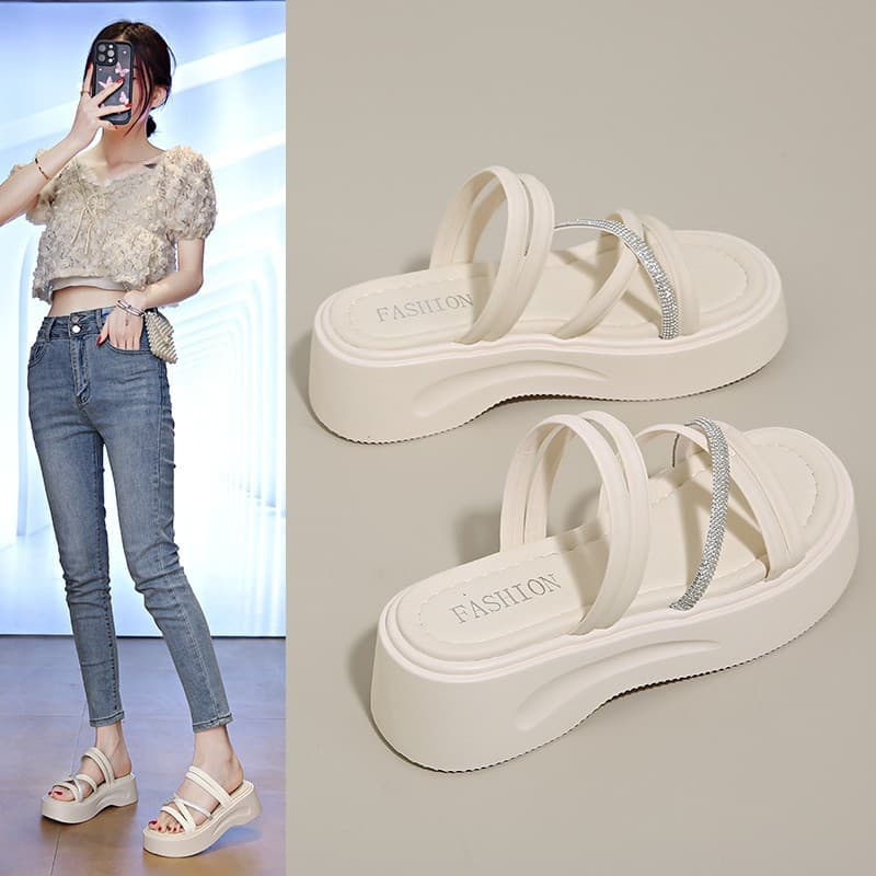 Thick Sole Slippers for Women Summer Outdoor Soft Sole 2025 New Trendy Fashionable Sandals Non-Slip Flip Flops