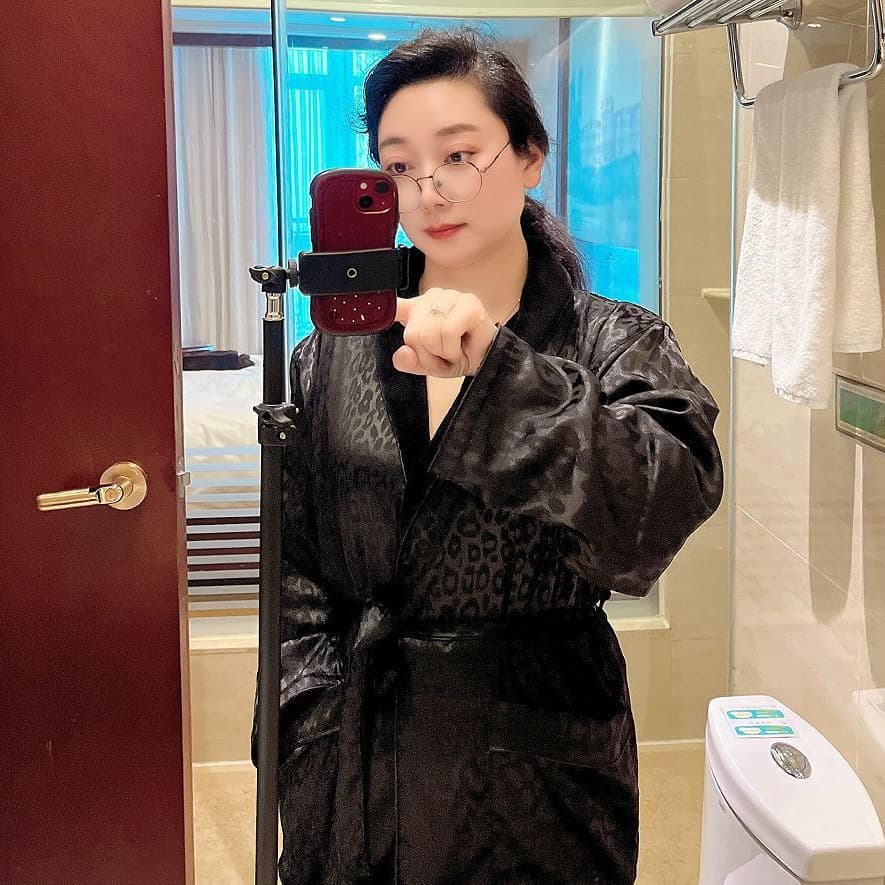 Sophisticated and elegant classic black leopard print nightgown, InterContinental Hotel bathrobe, home wear, double-layered couple's robe, suitable for spring, autumn, and winter.