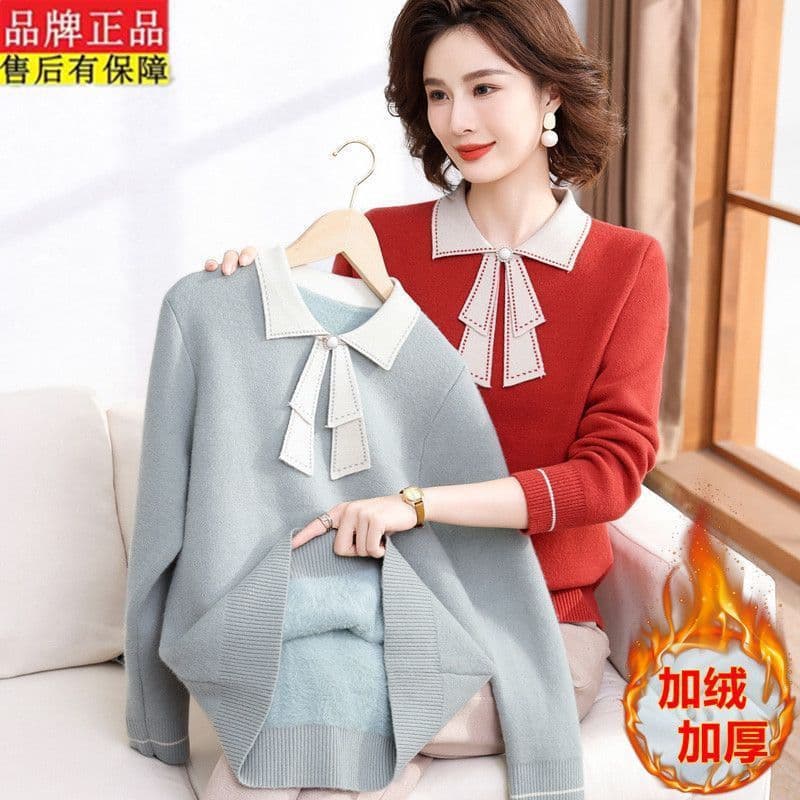 Fleece-lined blouse for mothers, fashionable thickened warm winter new mid-aged women's lapel base layer 2025 sweater set.
