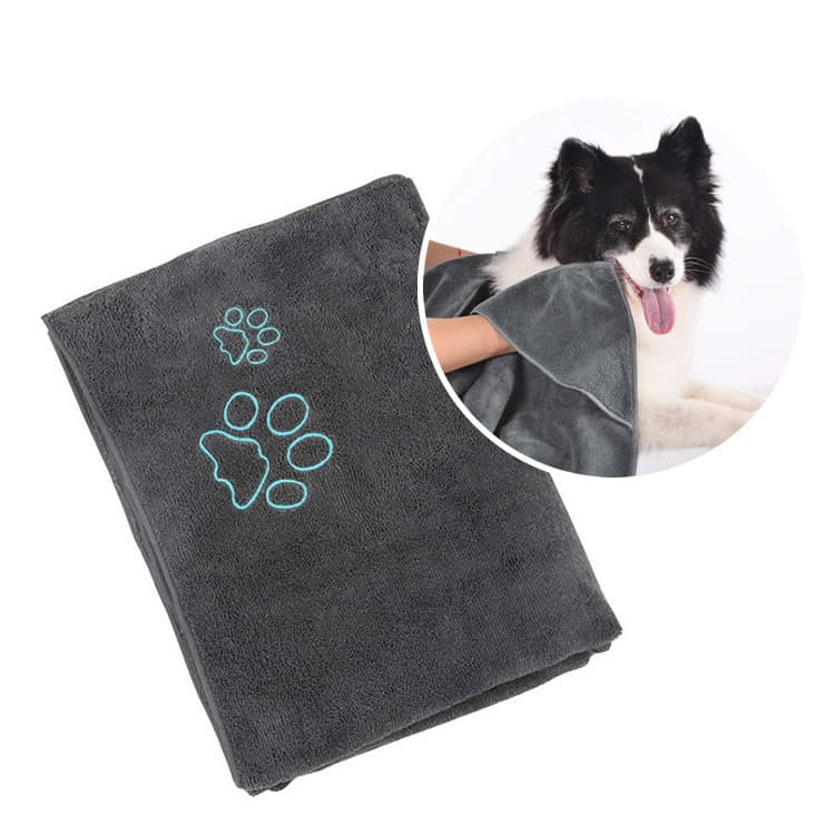 Cross-border export microfiber pet cleaning towels for dogs and cats, with water absorption, quick-drying, and custom embroidery logo.
