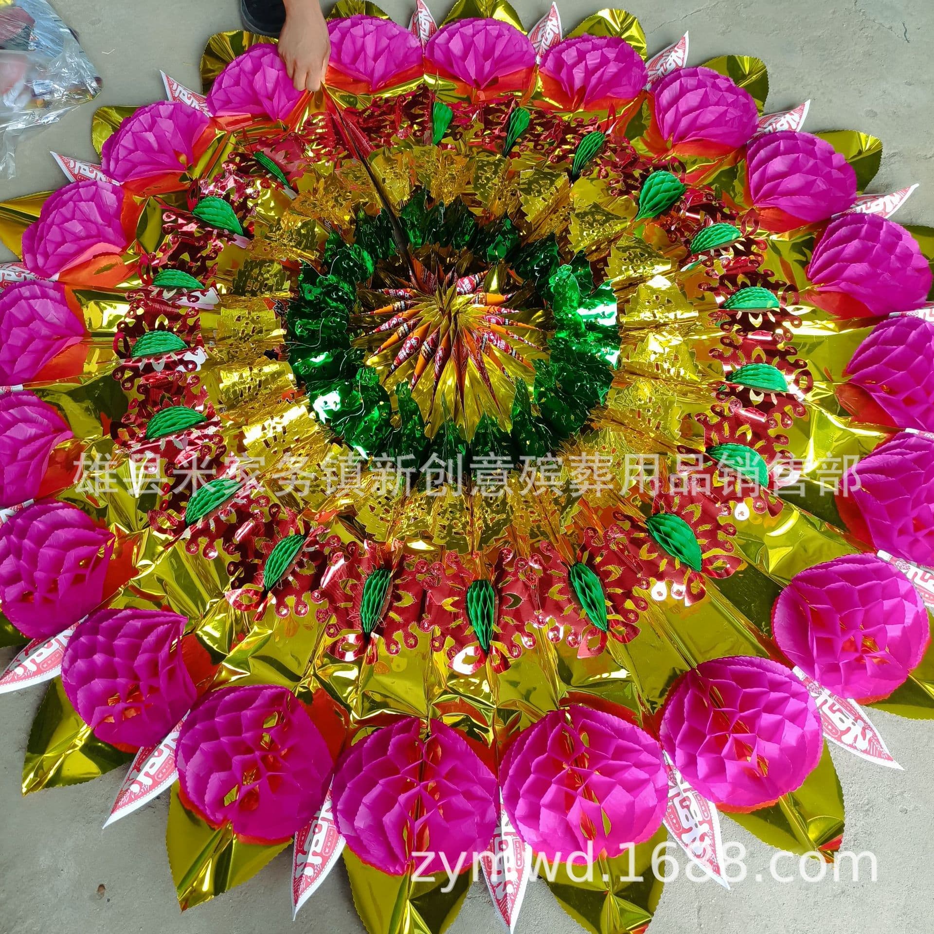 Funeral plastic bright wreath, 1.8-meter double-ball paper ball wreath, sacrificial flower center and disk, new creative spirit hall decoration.