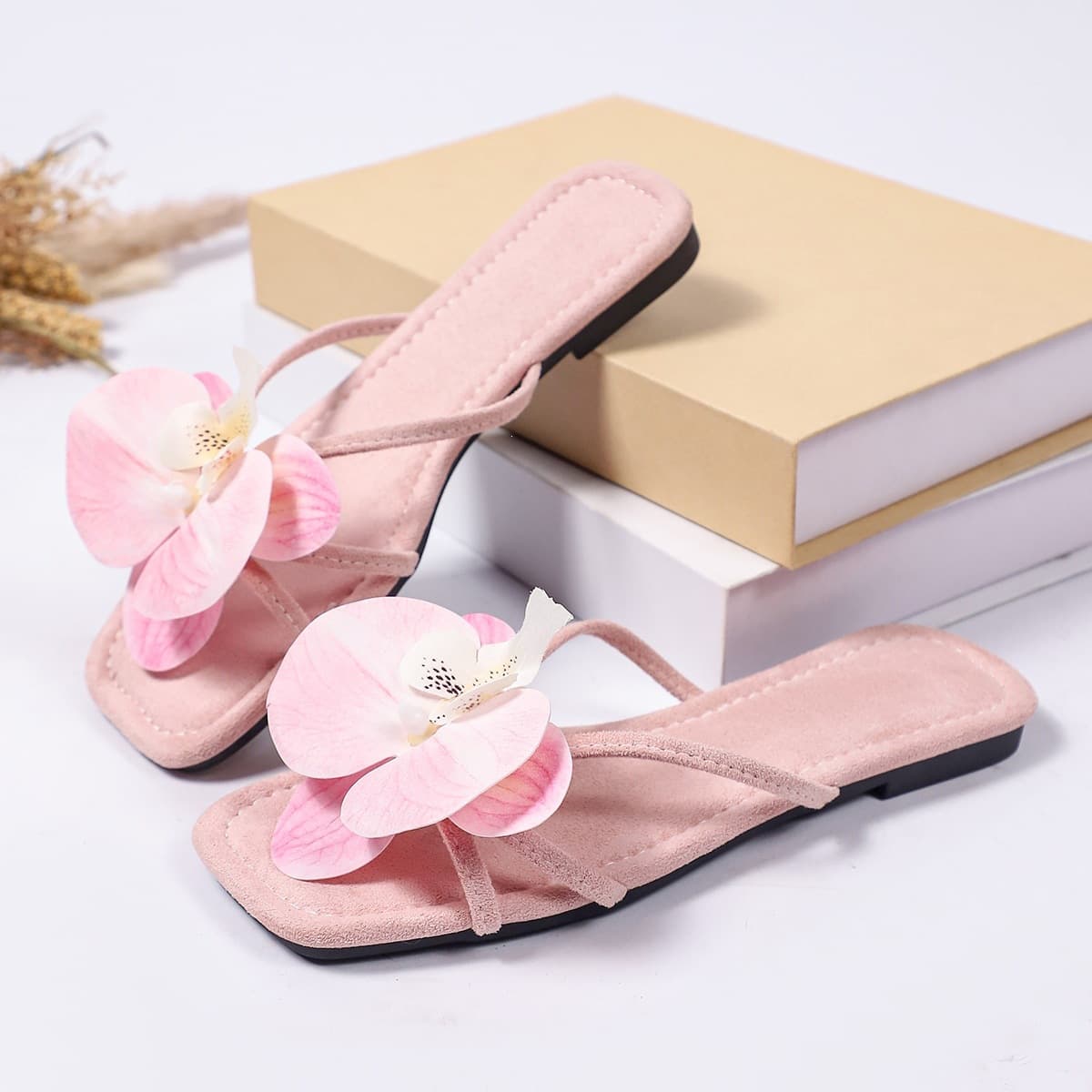 Large Square-Toe Outdoor Sandals 2026 Summer Flat Flower European and American Lightweight Cross-Strap Beach Sandals for Women