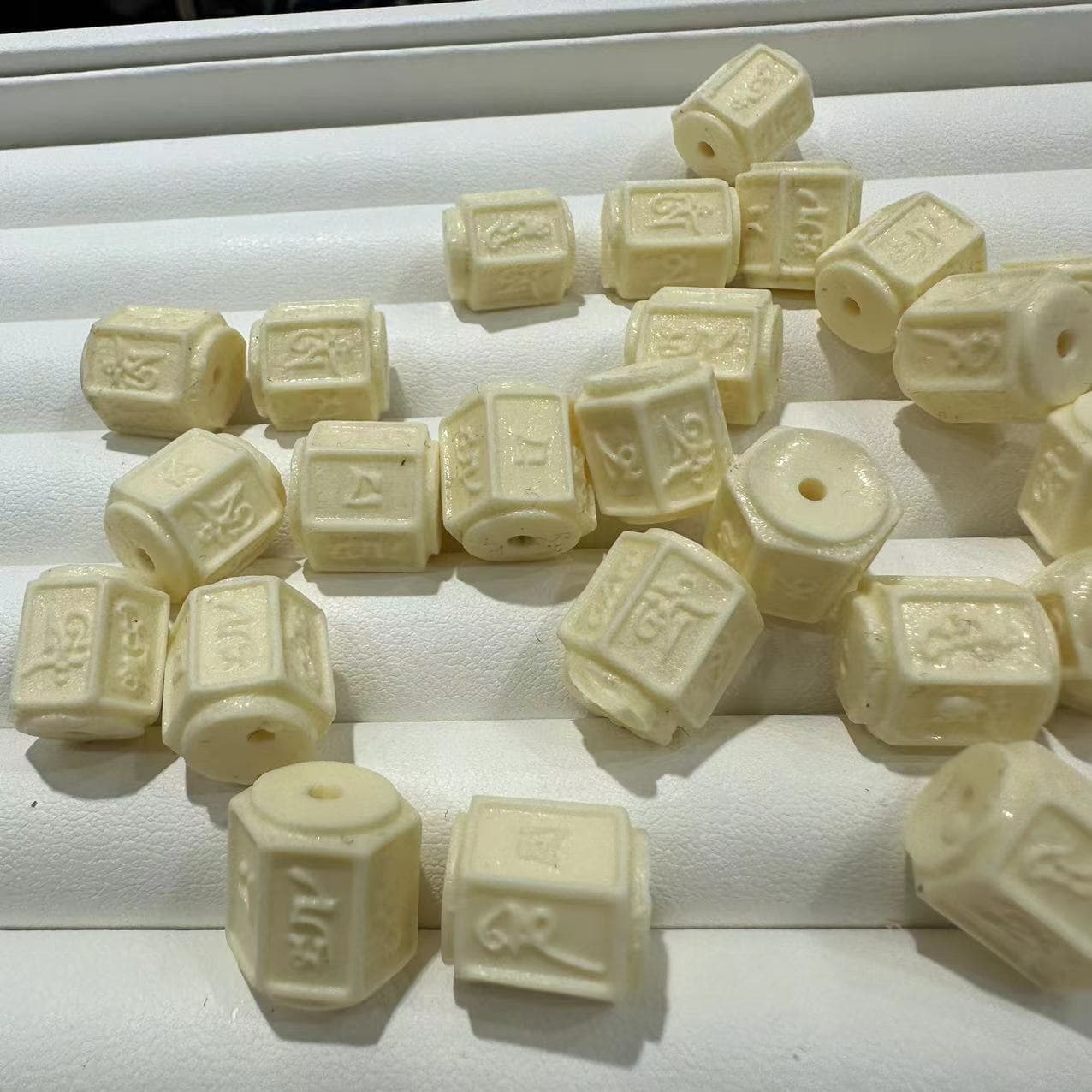 DIY ivory nut carved beads with six-syllable mantra barrel beads, super cute accessories for bodhi seed bracelets and handheld items.
