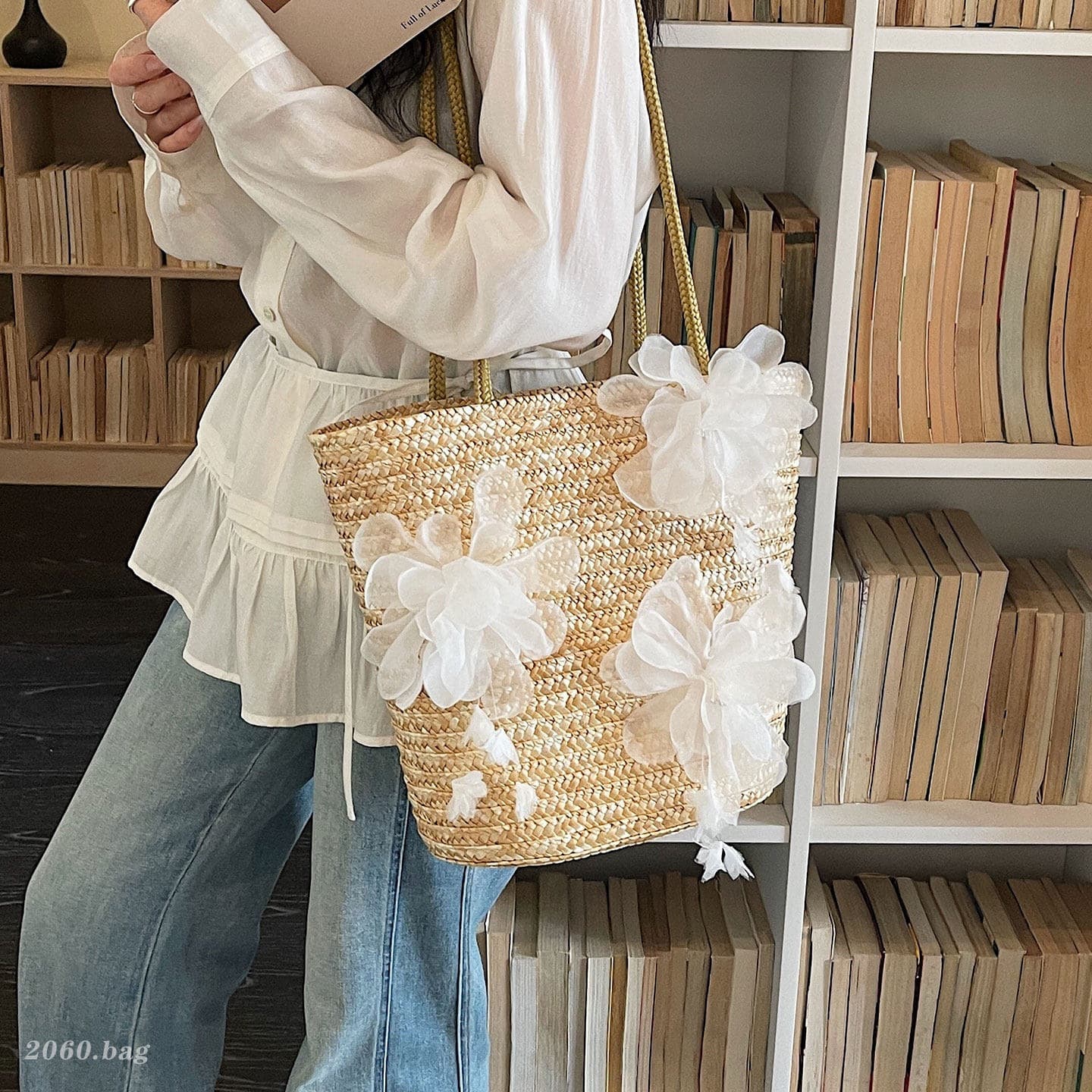 Flower Embellished One-Shoulder Bucket Bag, Vacation 2026 Summer Beach Style New Straw Woven Bag Women's Handbag Cross-border Trend