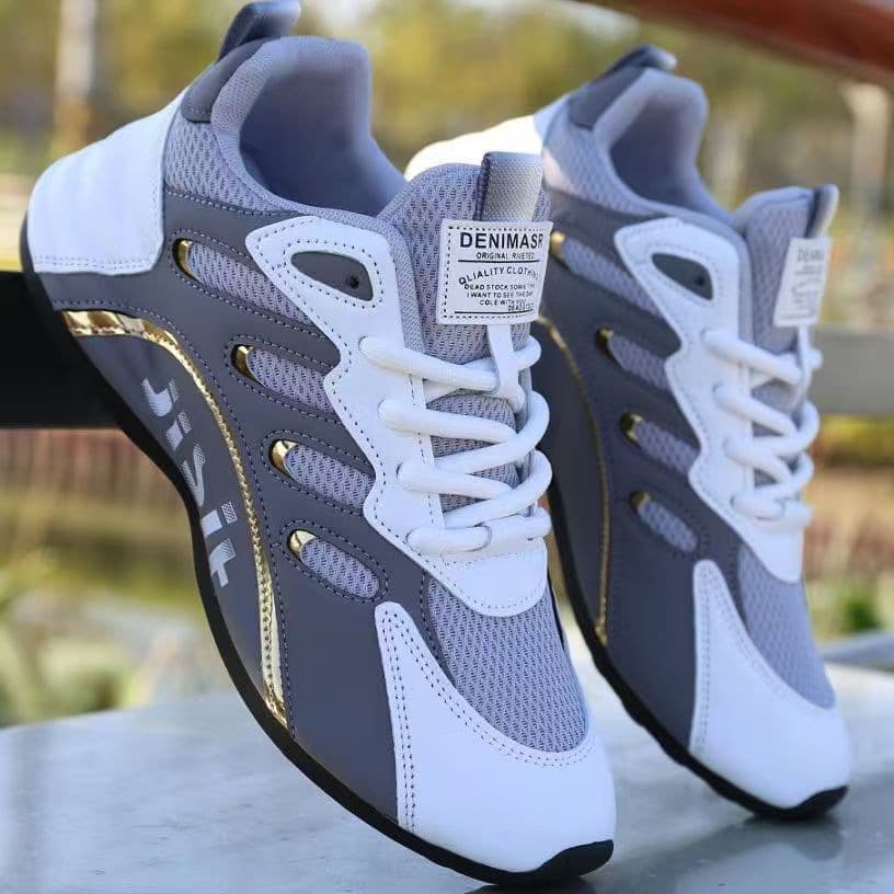 Men's 2025 Winter New Low-Top Sneakers Korean Style Versatile Casual Shoes Soft Sole Comfortable Dad Shoes