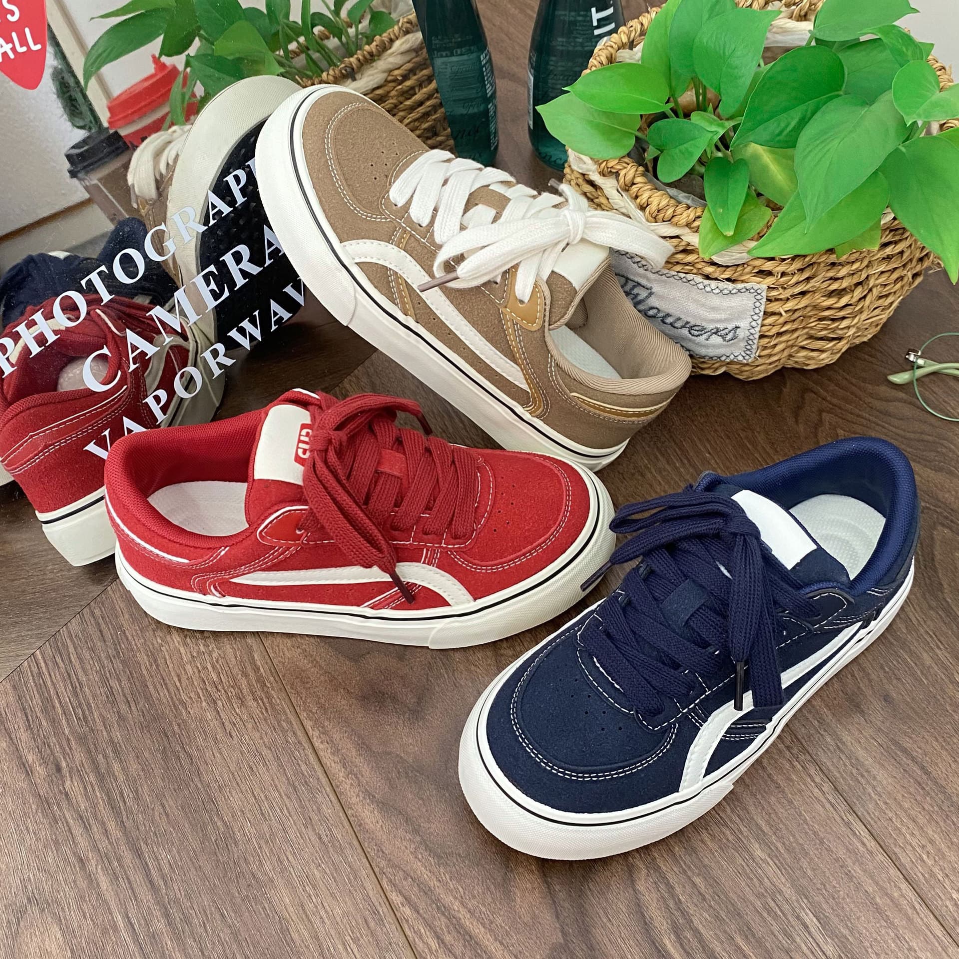 Women's white sneakers, 2025 autumn/winter style, versatile flat sneakers, Korean style casual sports canvas shoes, style 6166.