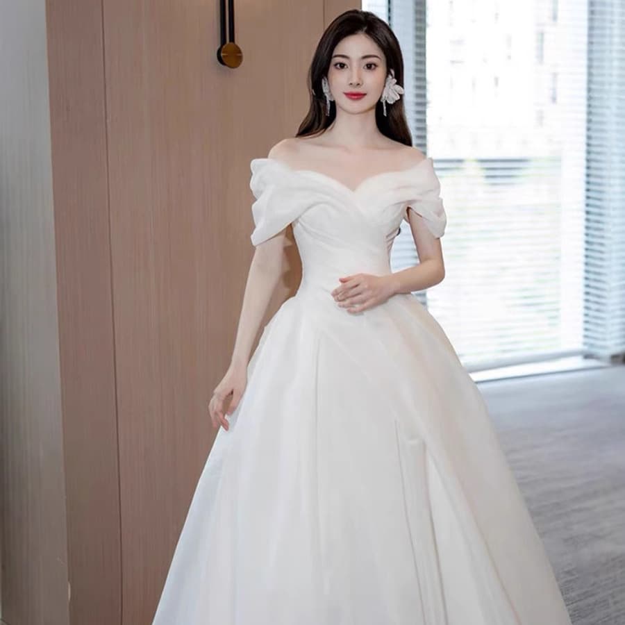 French One-Shoulder Light Wedding Dress 2026 New Satin Main Wedding Gown for Bridal Travel Photography, Simple and Slimming