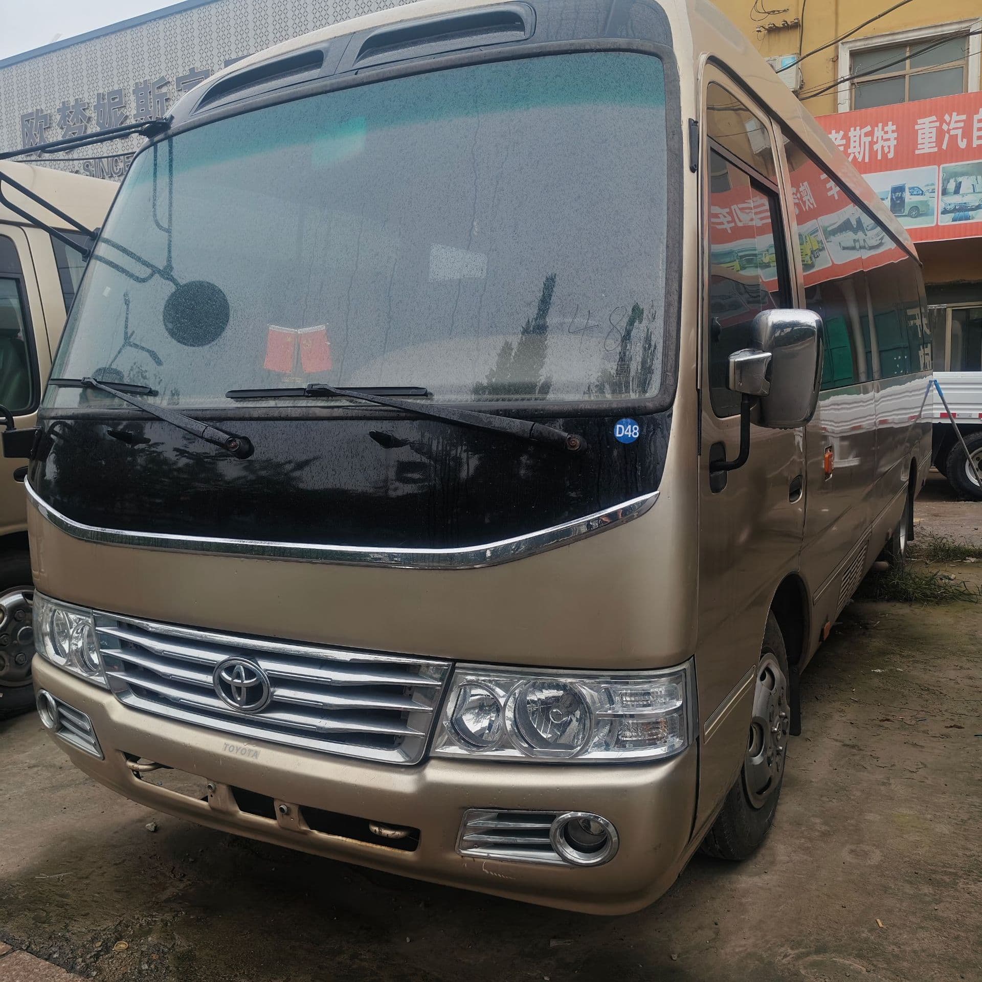 Used Toyota Coaster export minibuses (14-23 seats), luxury buses, with wooden floors, in excellent condition.