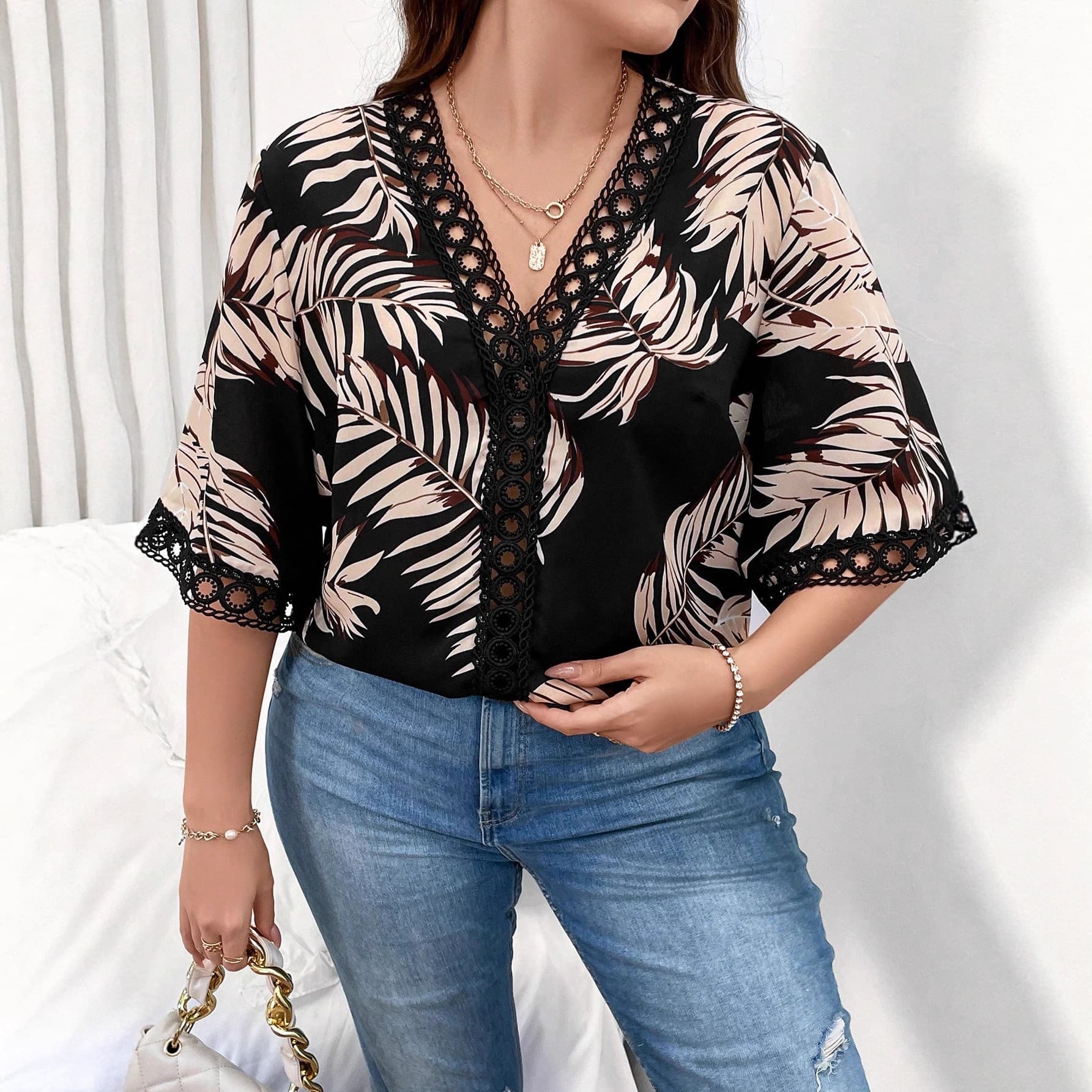 Cross-border large size leaf print shirt 2024 summer European and American temperament loose fat mm short-sleeved V-neck pullover shirt