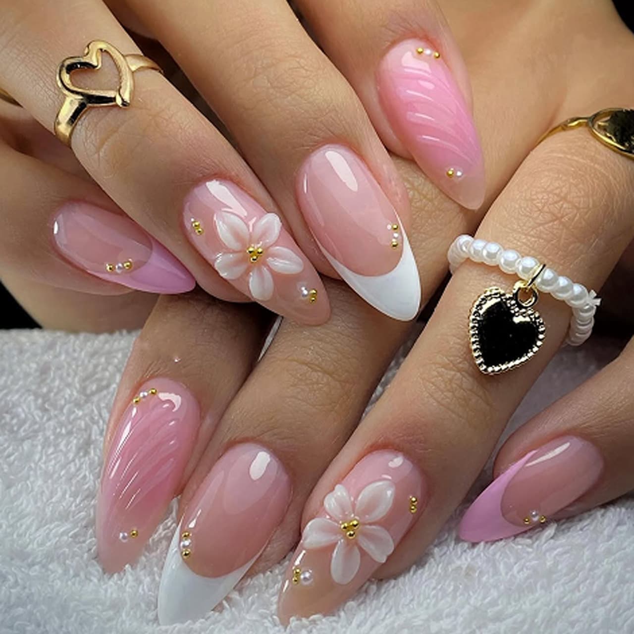 3D Flower French-Style Press-On Nails Almond-Shaped False Nails Sweet Versatile Nail Pieces High-End Nail Tips Wholesale