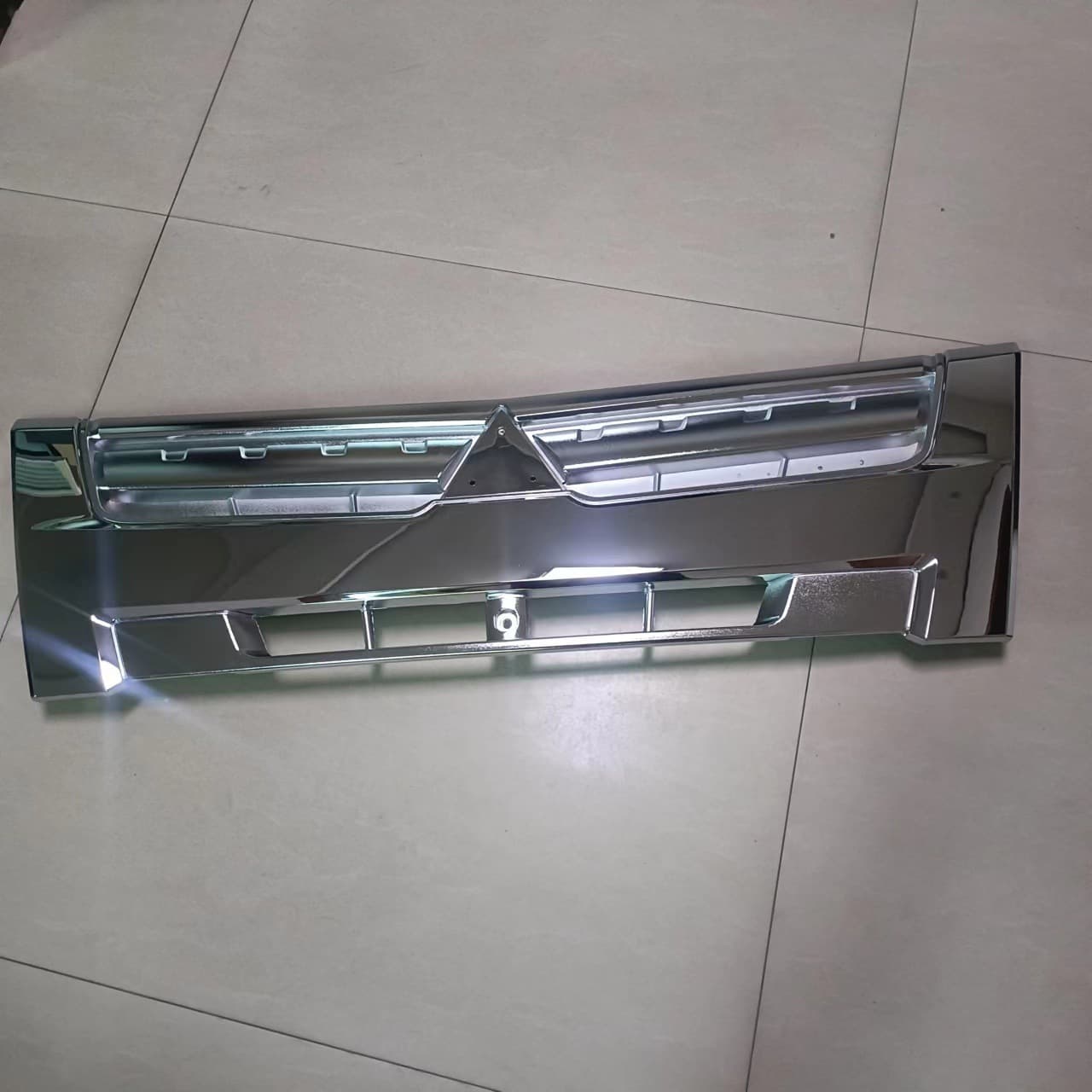 Mitsubishi truck 2010 Kanter electroplating modified center grille radiator grille