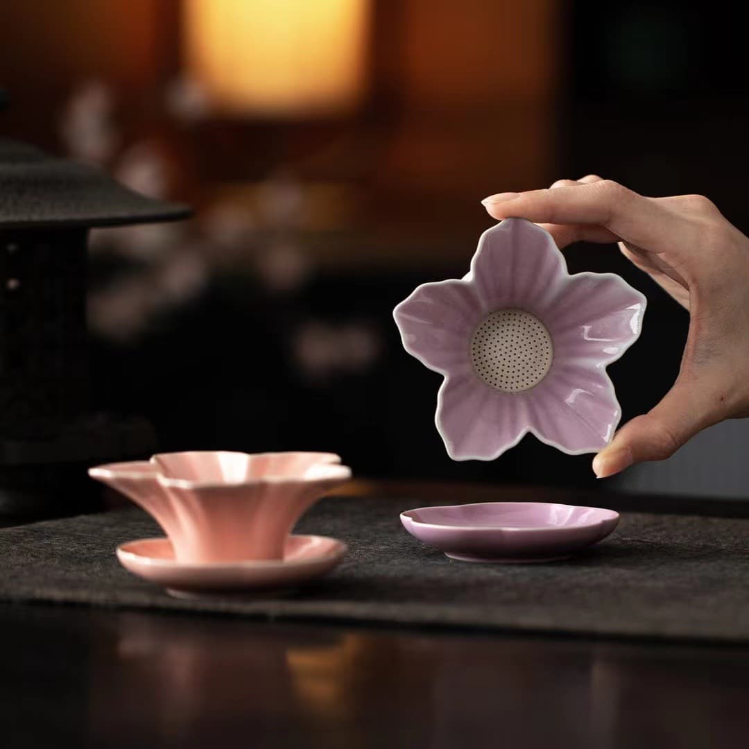 Plant Ash Ceramic Fine-Hole Petal Tea Strainer with Base, Home Filter Net, Tea Sieve, Tea Filter, Exquisite Tea Accessory