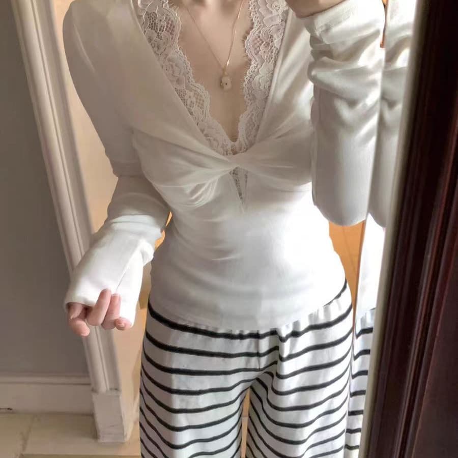 2024 Sexy V-Neck Lace Splice Long Sleeve T-Shirt Women's Autumn/Winter Pure Desire Slimming Top Elegant Smooth Slim Fit