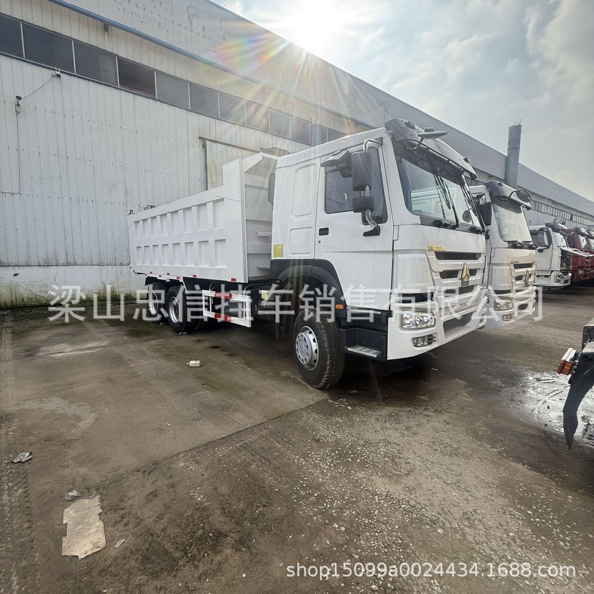 Exported Sinotruk Howo 6×4 dump truck, 371 horsepower, engineering and mining dump truck.