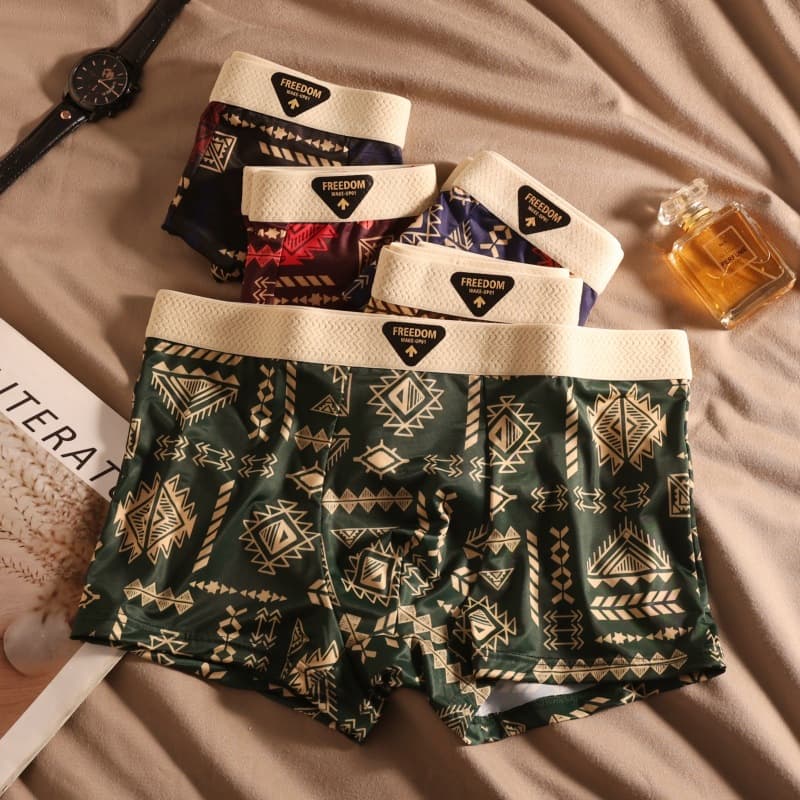 Men's underwear 2025 new ice silk boys' boxer briefs summer sports breathable 10A antibacterial crotch boxer briefs